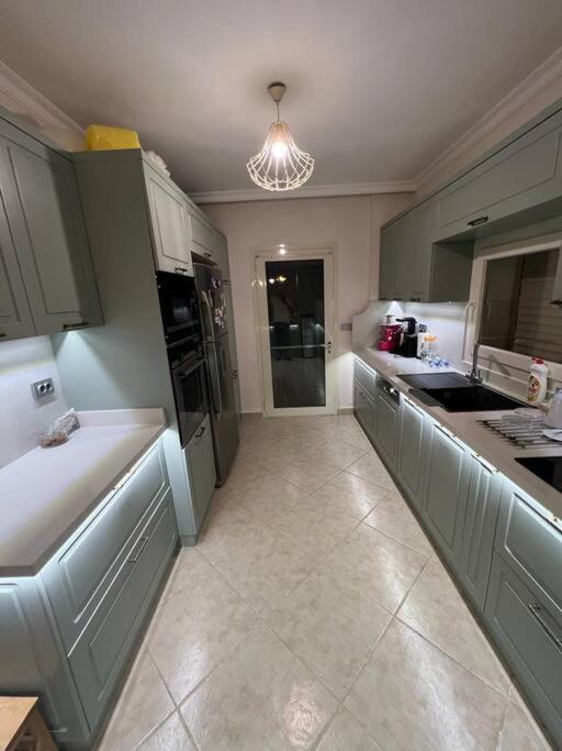 Alaçatı çarşıda, özel havuzlu 4 odalı villa