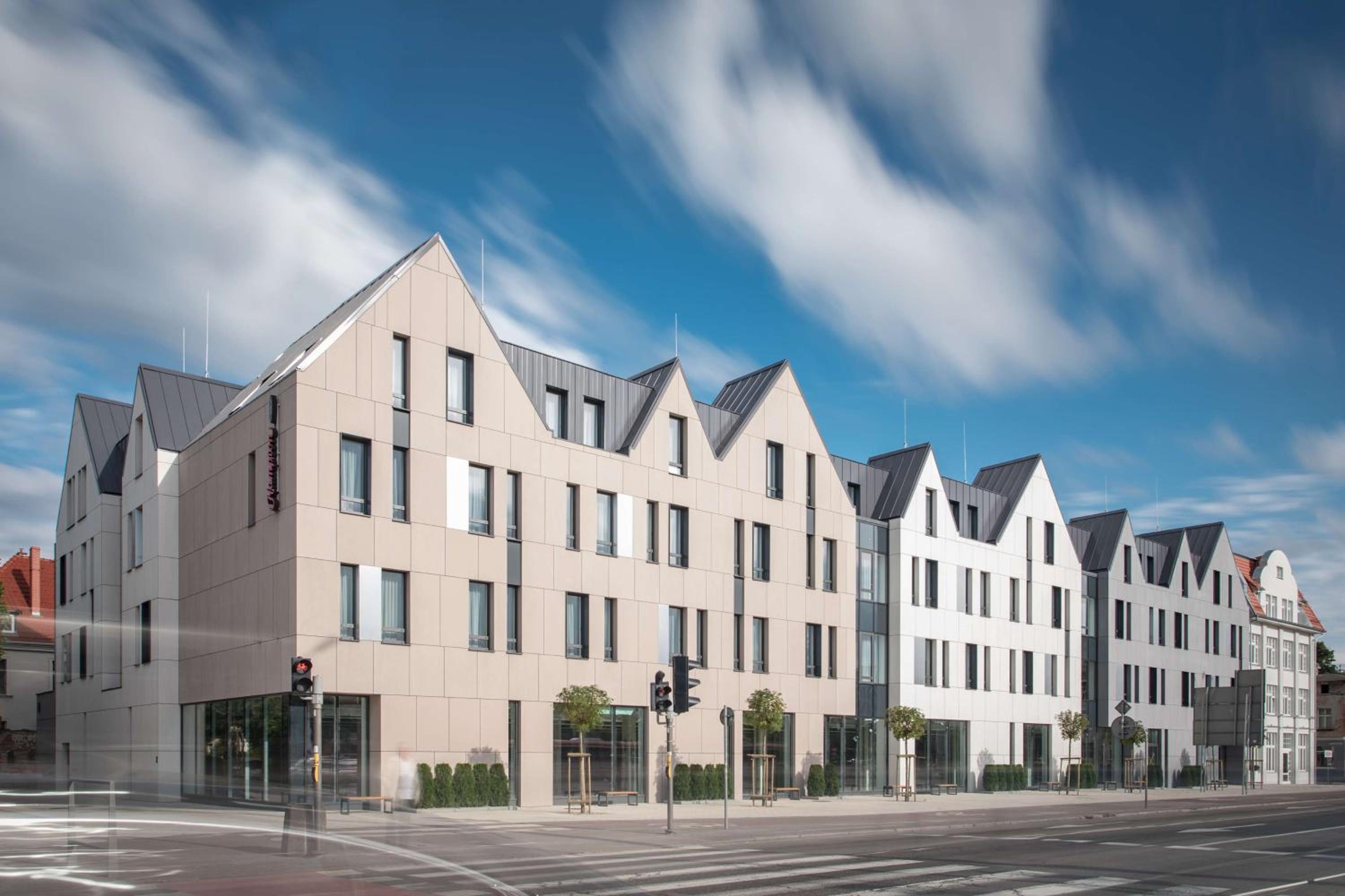 Hotel Hampton By Hilton Gdansk Oliwa - Image 1