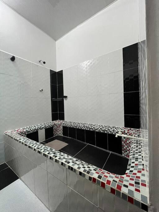 Home Acacias - Property Image 7