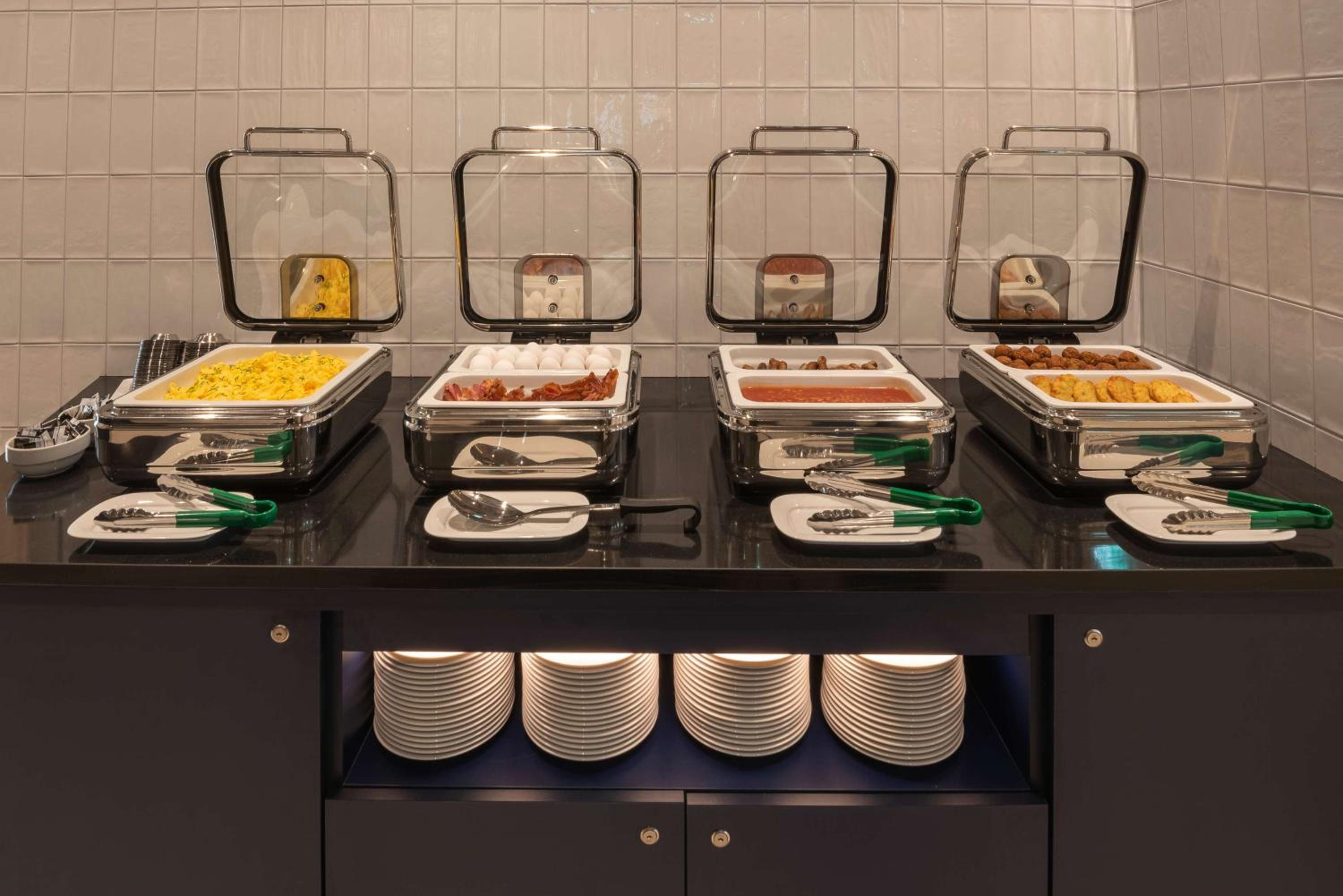 Munich Vacations - Hampton By Hilton Munich City North - Property Image 37