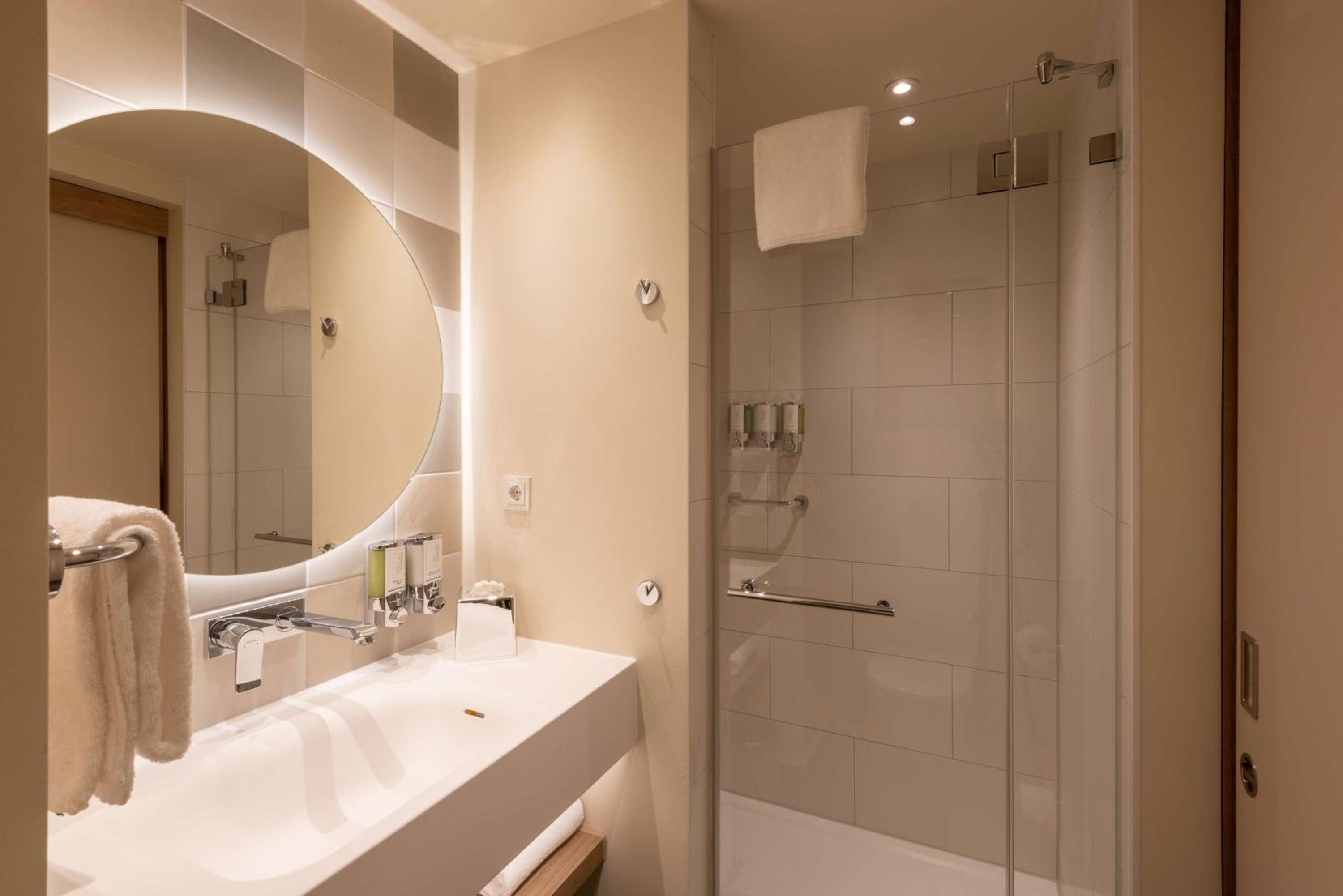 Munich Vacations - Hampton By Hilton Munich City North - Property Image 11
