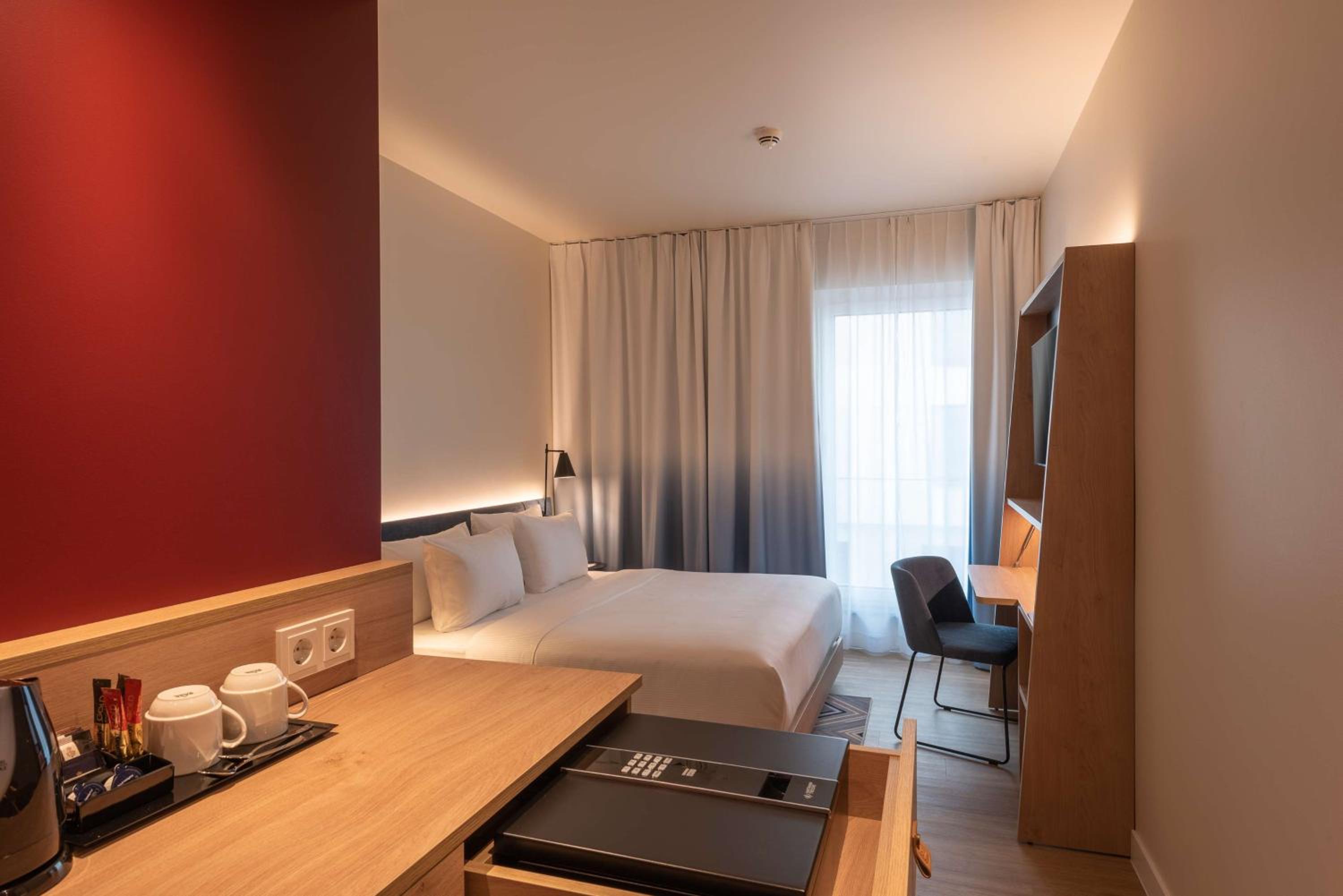 Munich Vacations - Hampton By Hilton Munich City North - Property Image 3