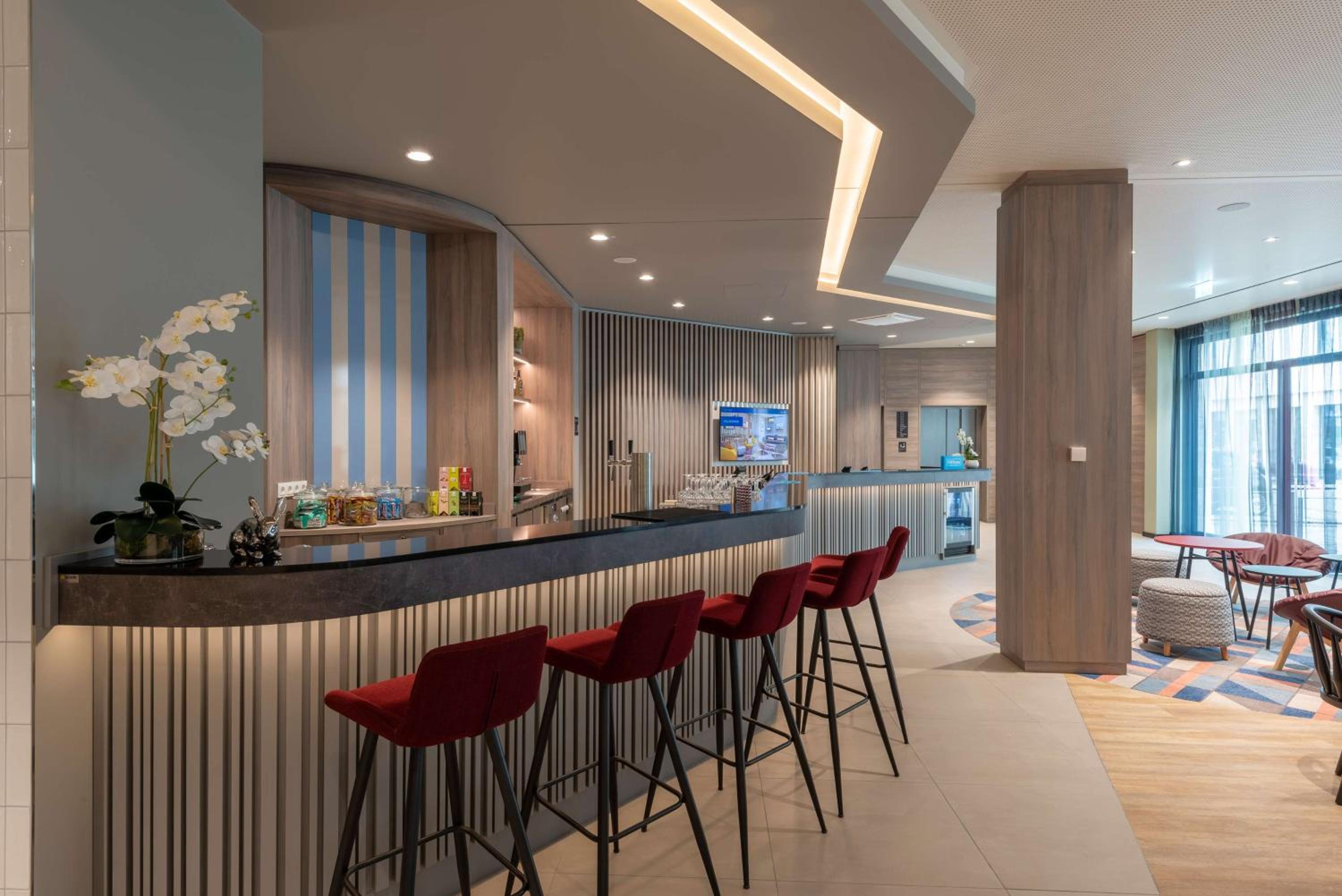 Munich Vacations - Hampton By Hilton Munich City North - Property Image 9