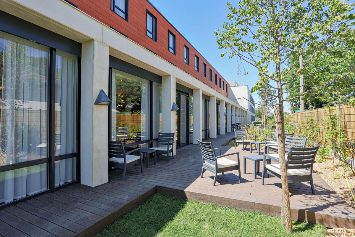 outdoor BBQ area