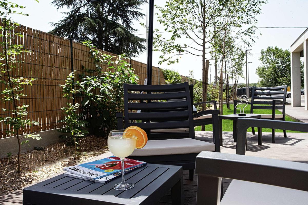 outdoor BBQ area