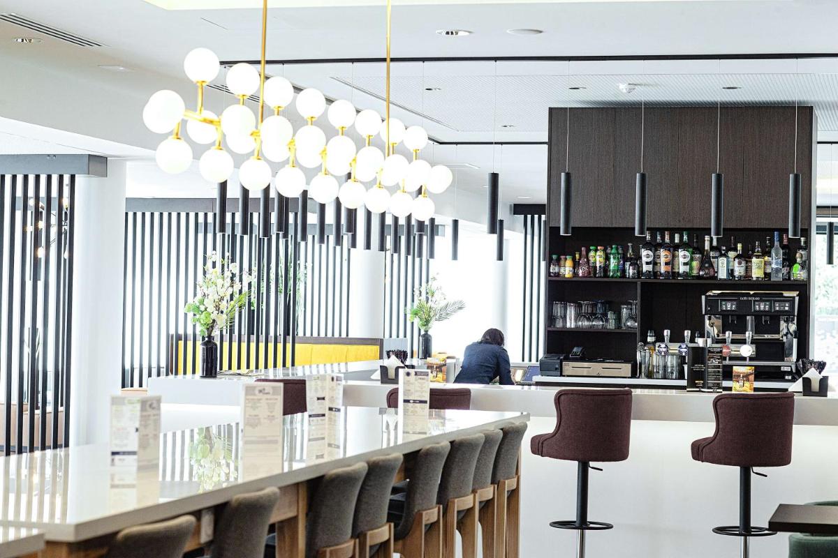 bar