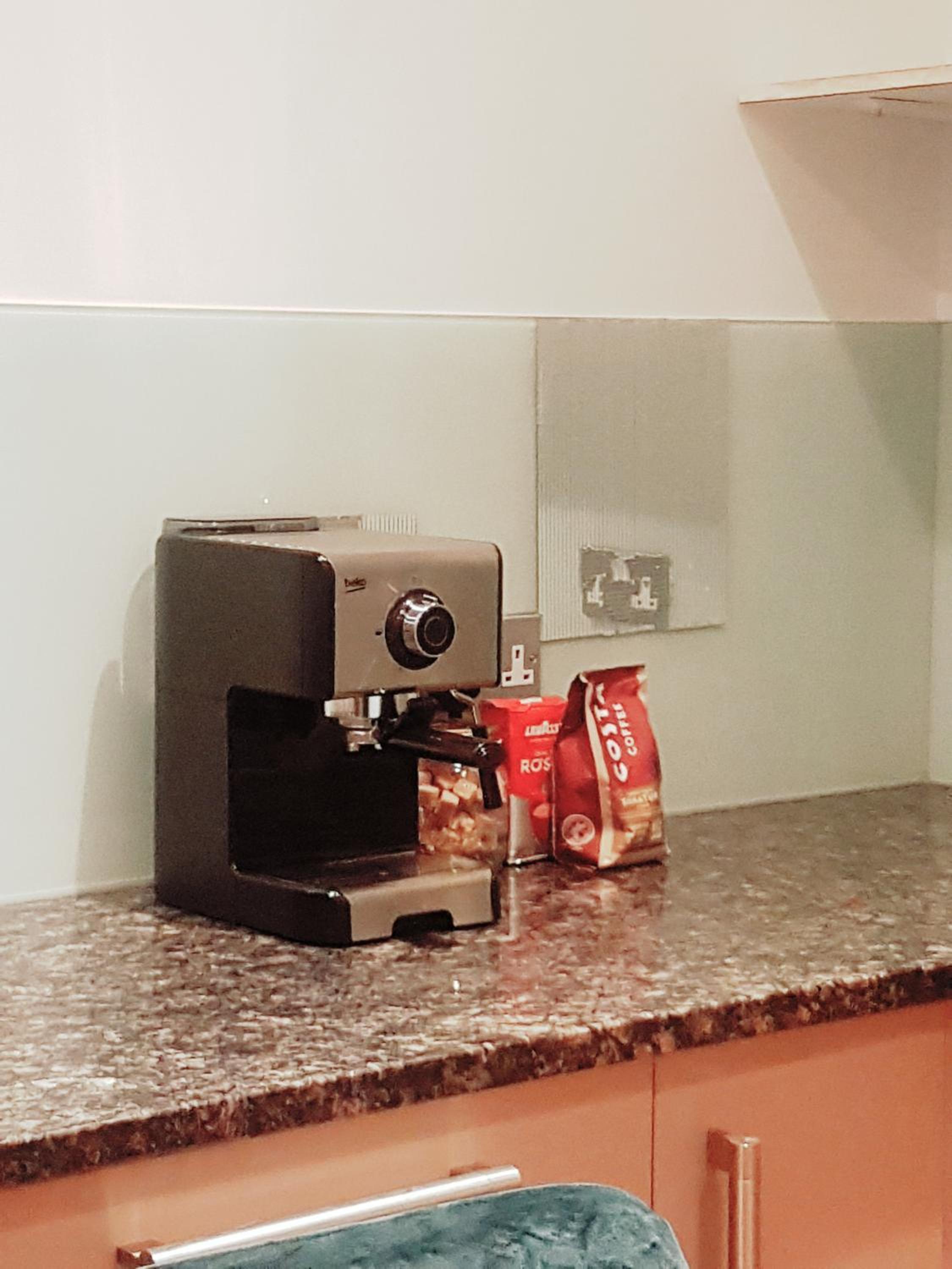 London City View Apartment, short walk to Tower Bridge, Free Parking