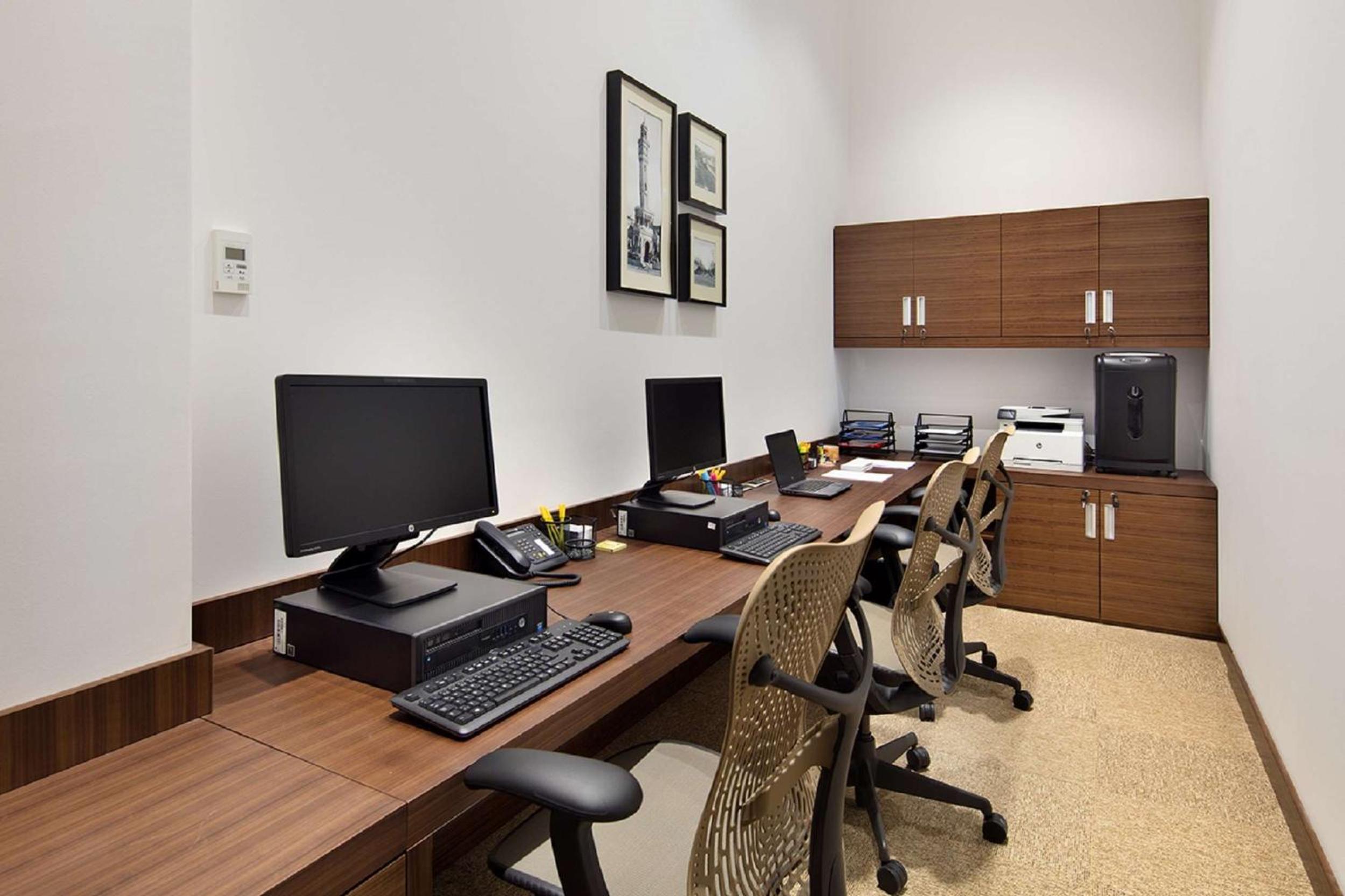 Hilton Garden Inn Izmir Bayrakli - Image 25