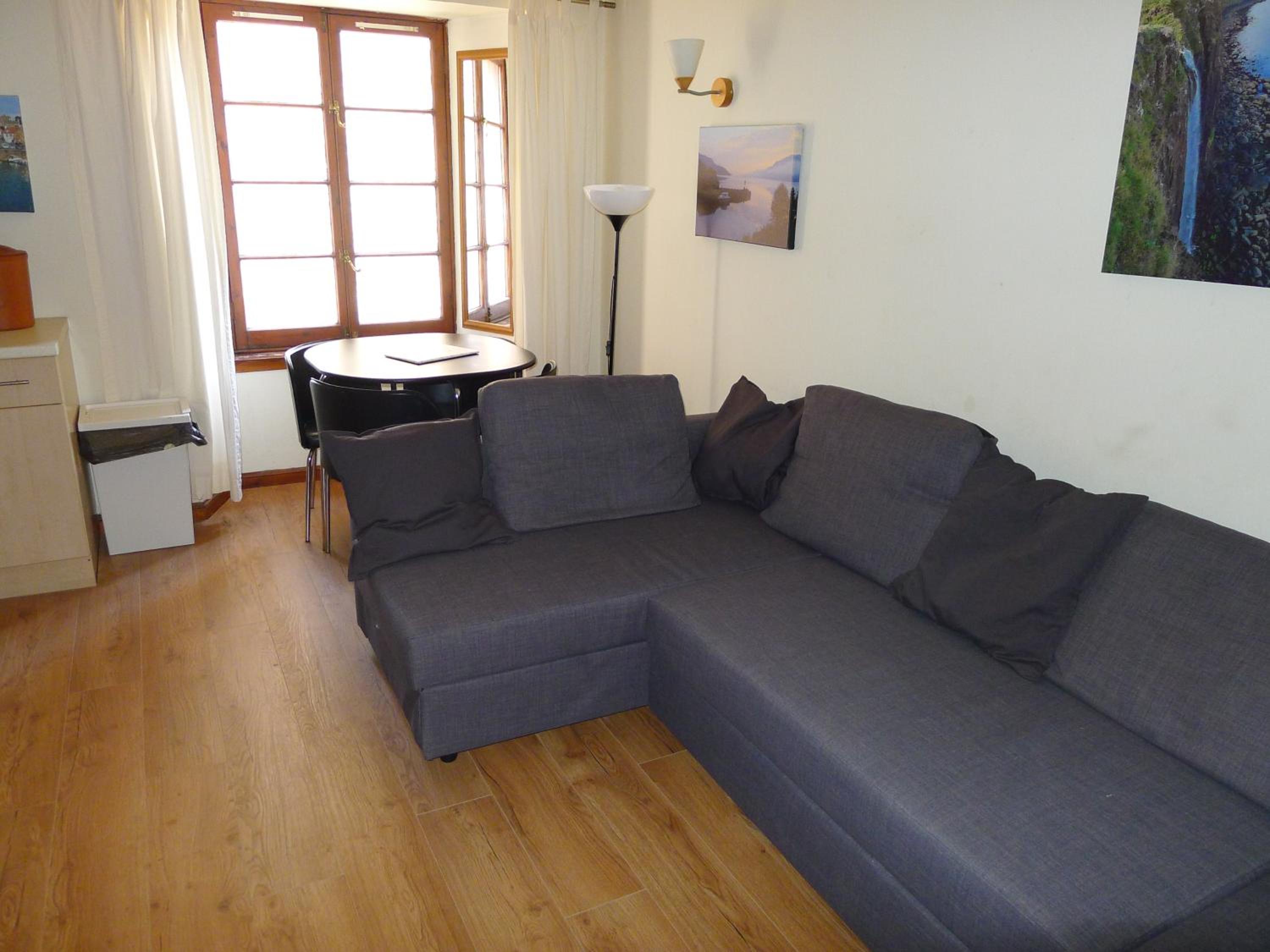 1 Bedroom Flat in Historic Cooperage Apartments Leith view 2