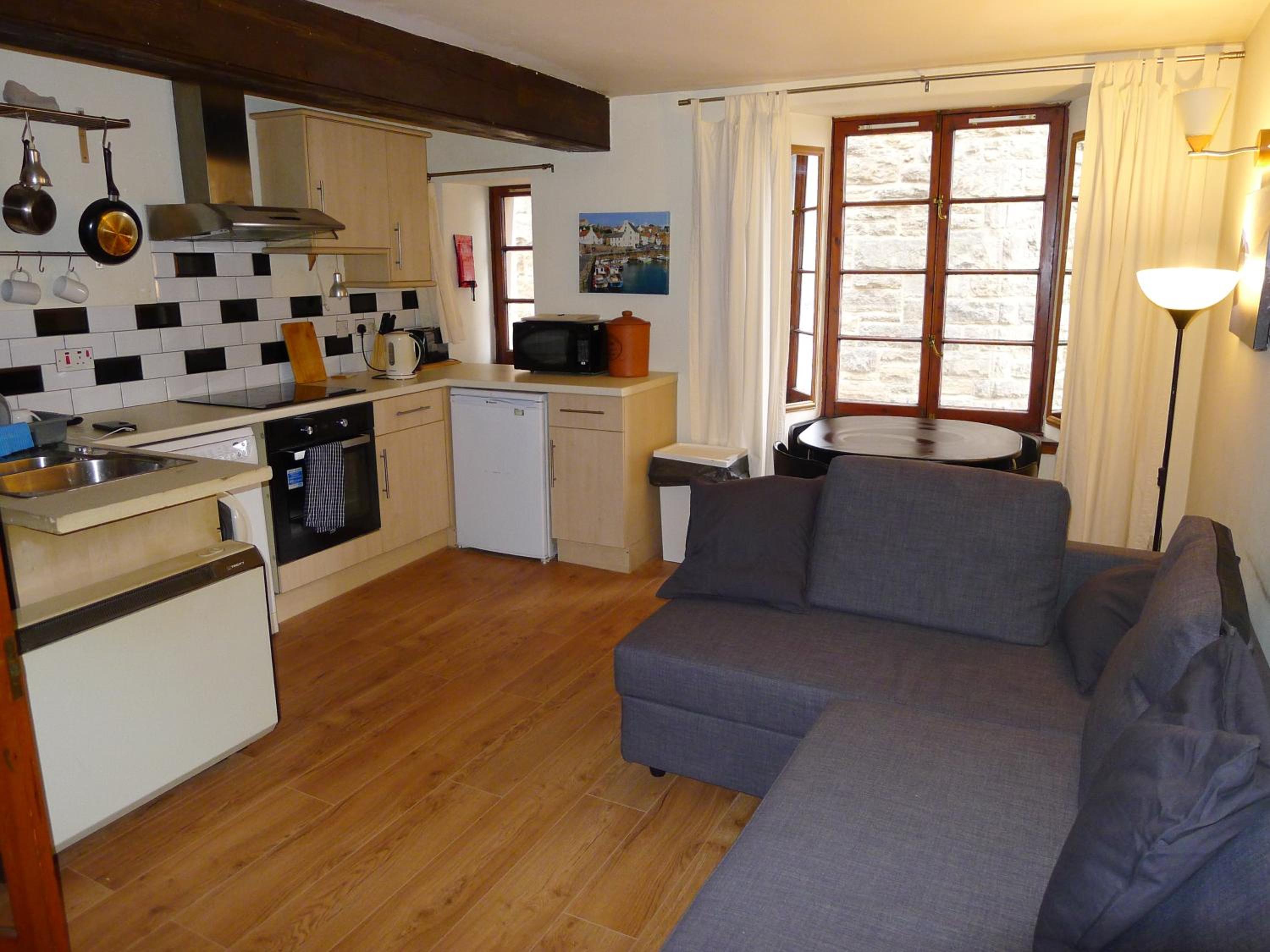 1 Bedroom Flat in Historic Cooperage Apartments Leith view 3