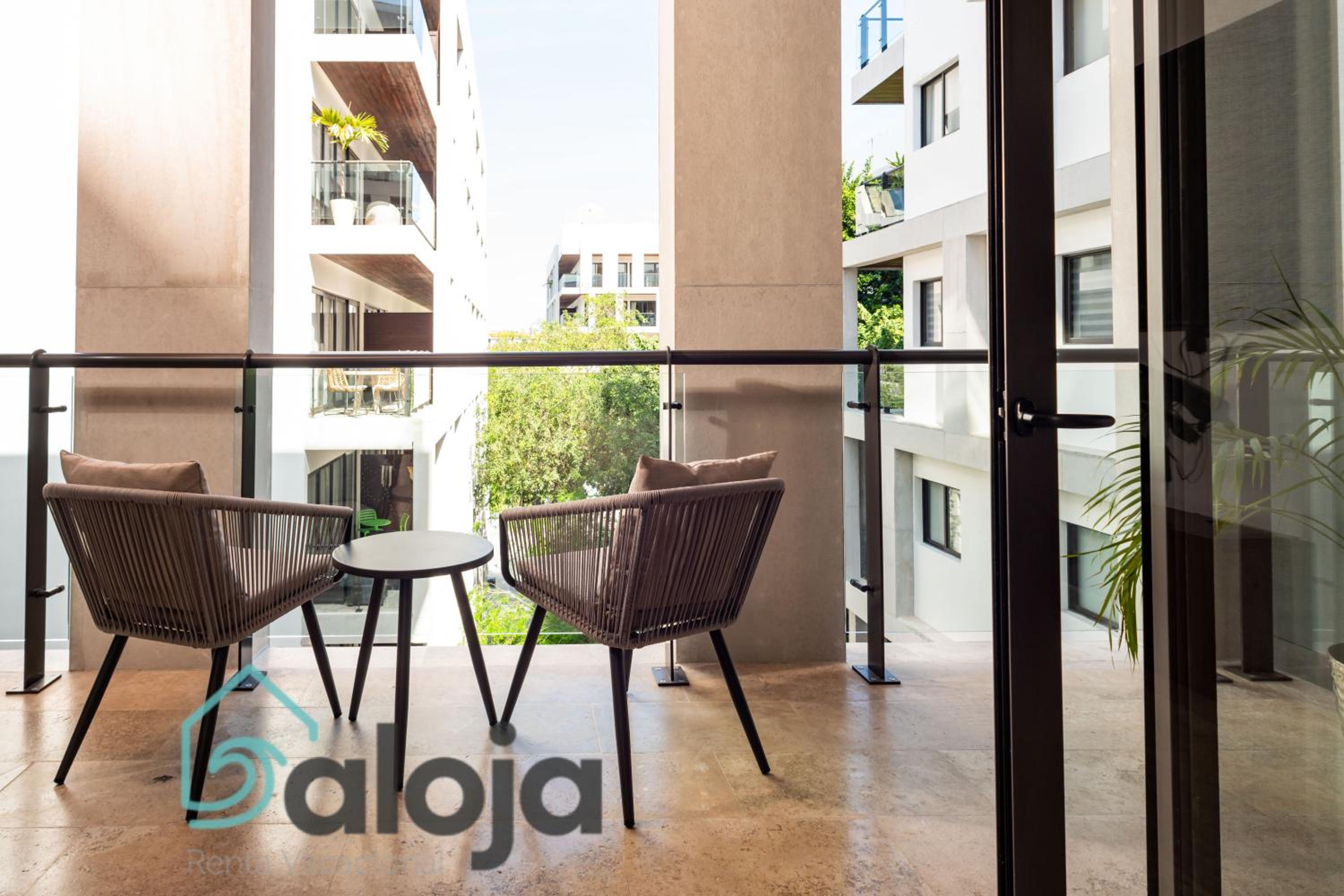 Ipana condo unos pasos de 5ta Avenida view 2