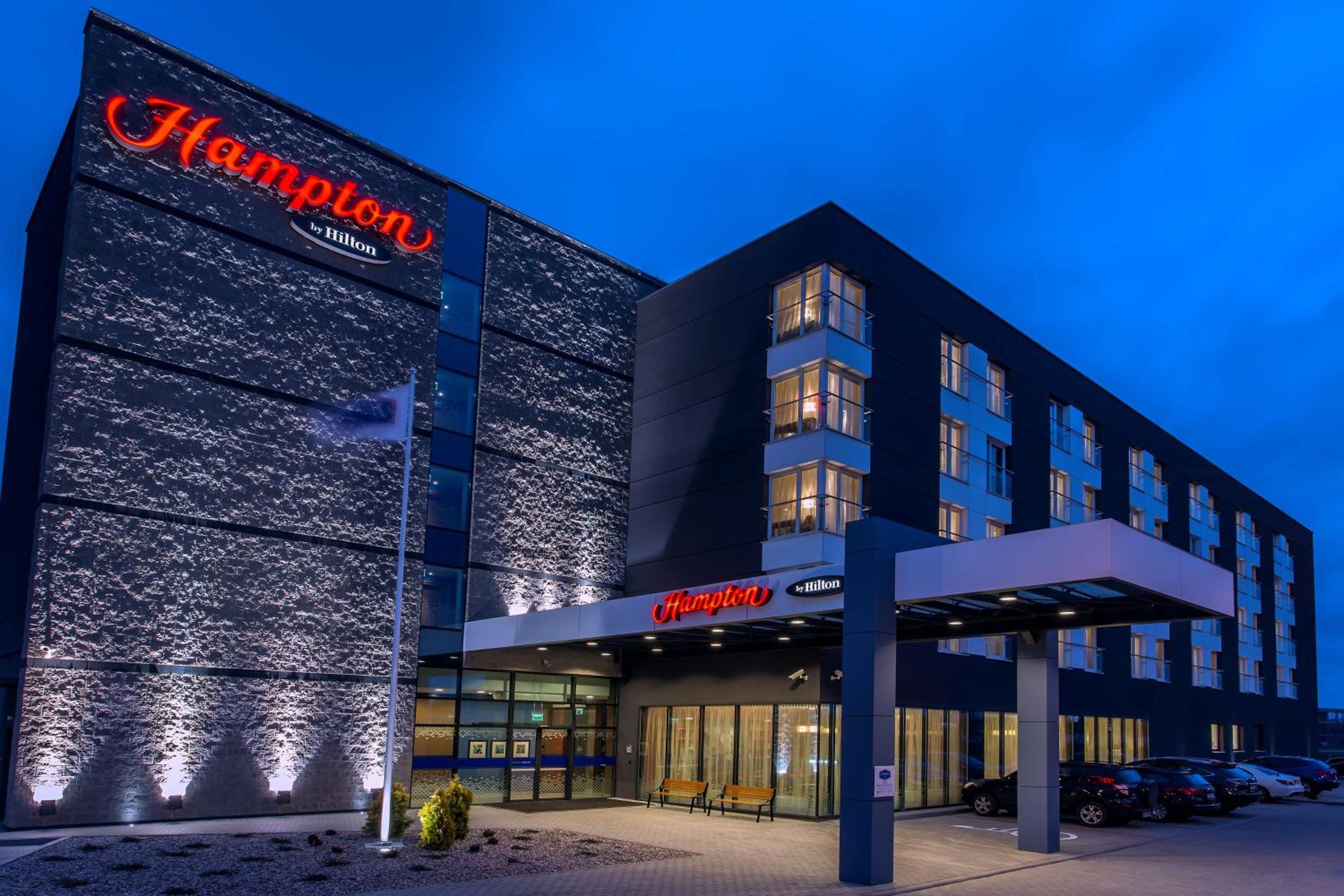 Hotel Hampton by Hilton Gdansk Airport - Image 1