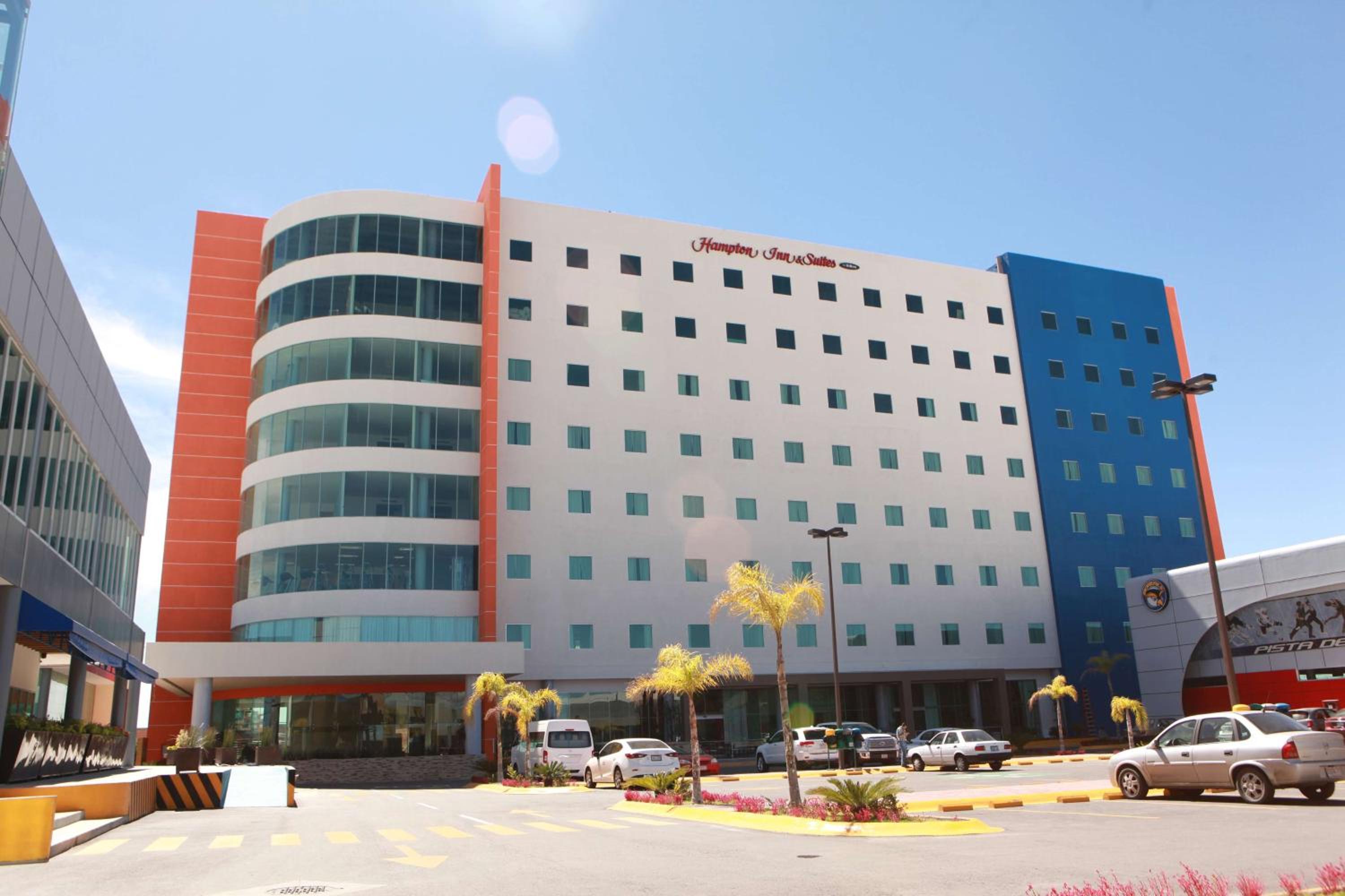 Hotel Hampton Inn & Suites by Hilton Aguascalientes Aeropuerto - Image 1