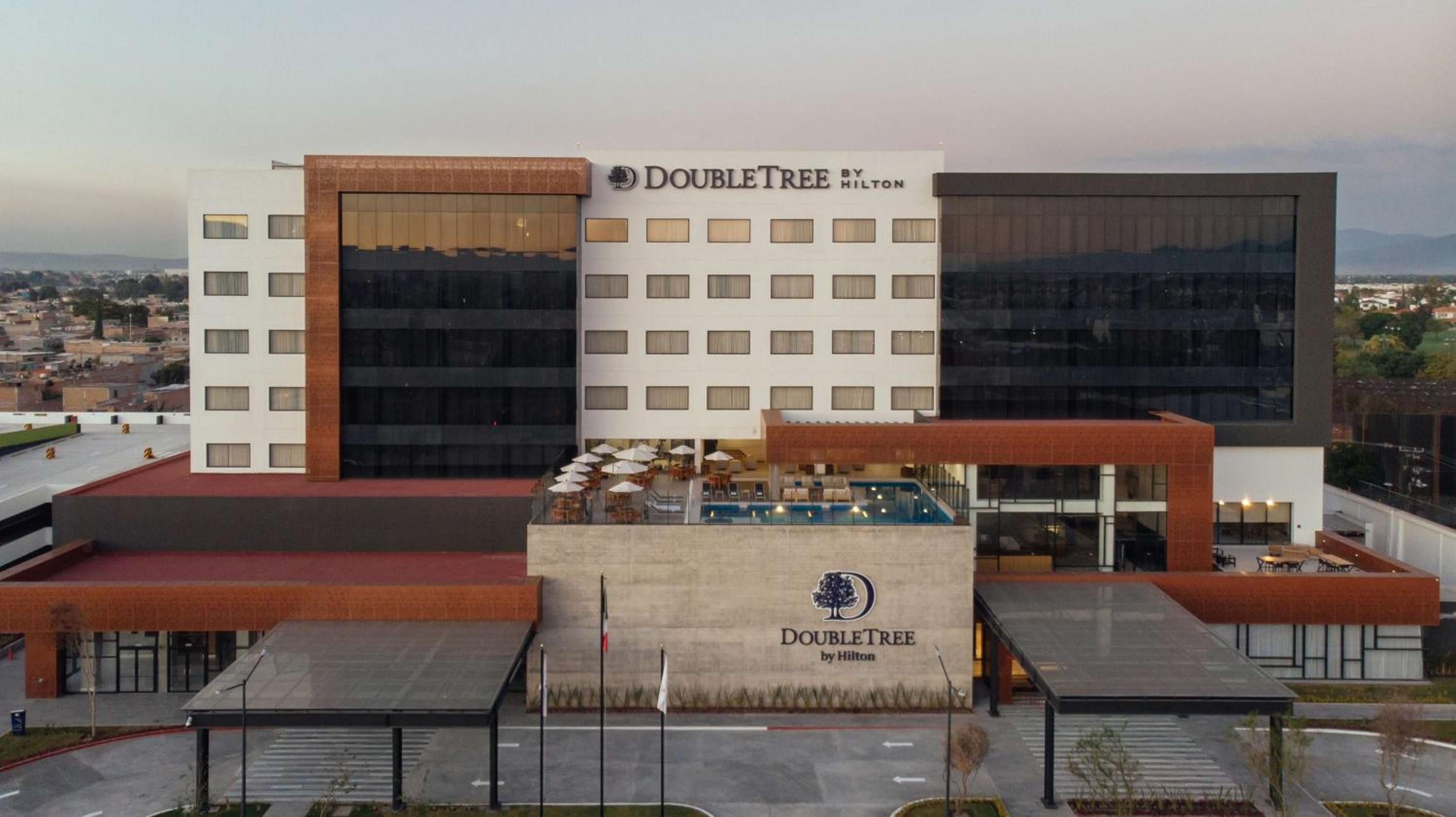 Hotel Doubletree By Hilton Celaya - Image 1