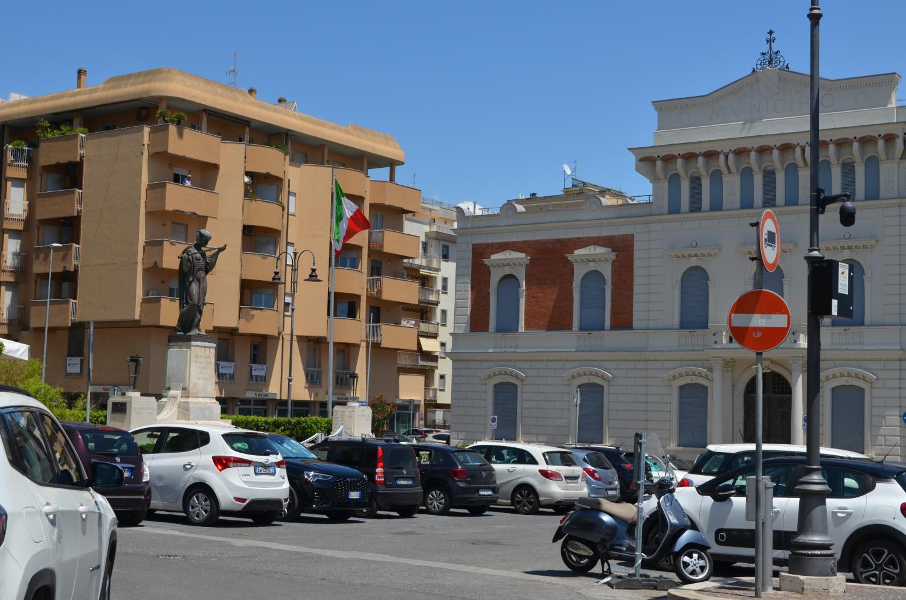 Open Space Centralissimo Nettuno fronte Porto view 4