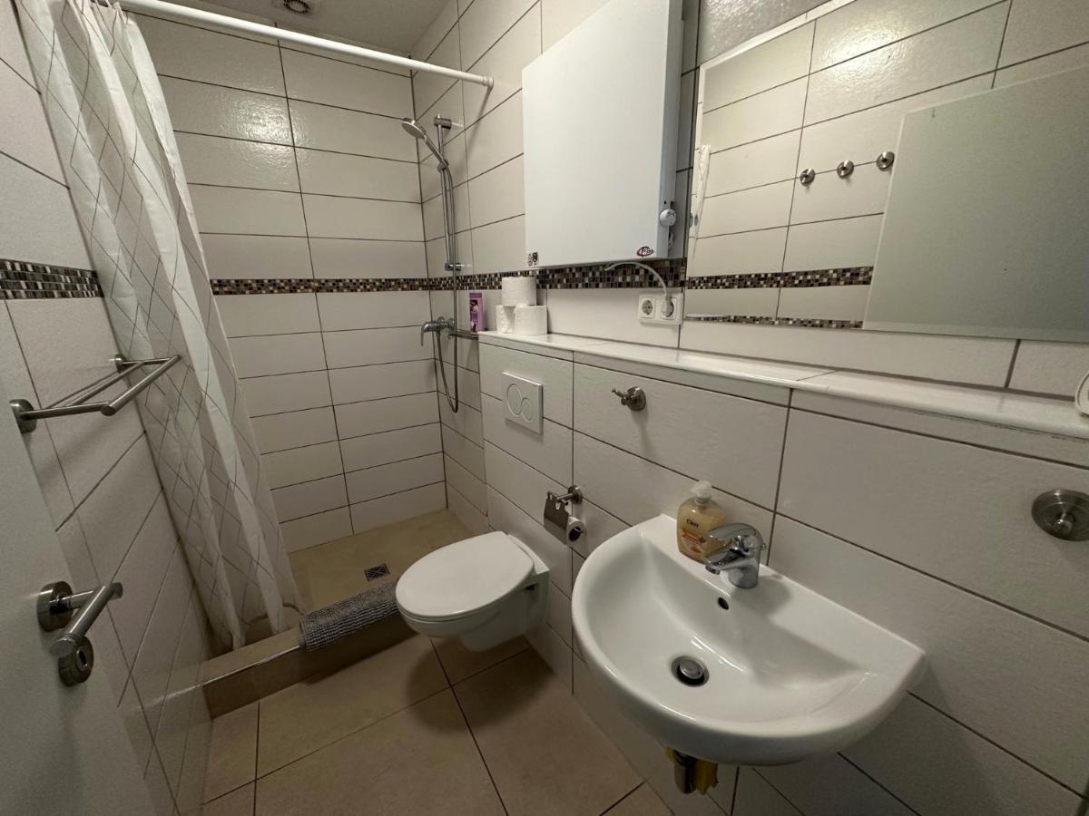 Best Cologne en Cologne — bathroom