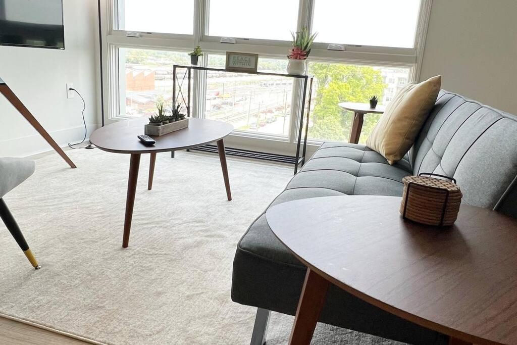 Studio Apartment, Queen Bed, WiFi, Kitchen, Washer & Dryer in Charlotte view 2