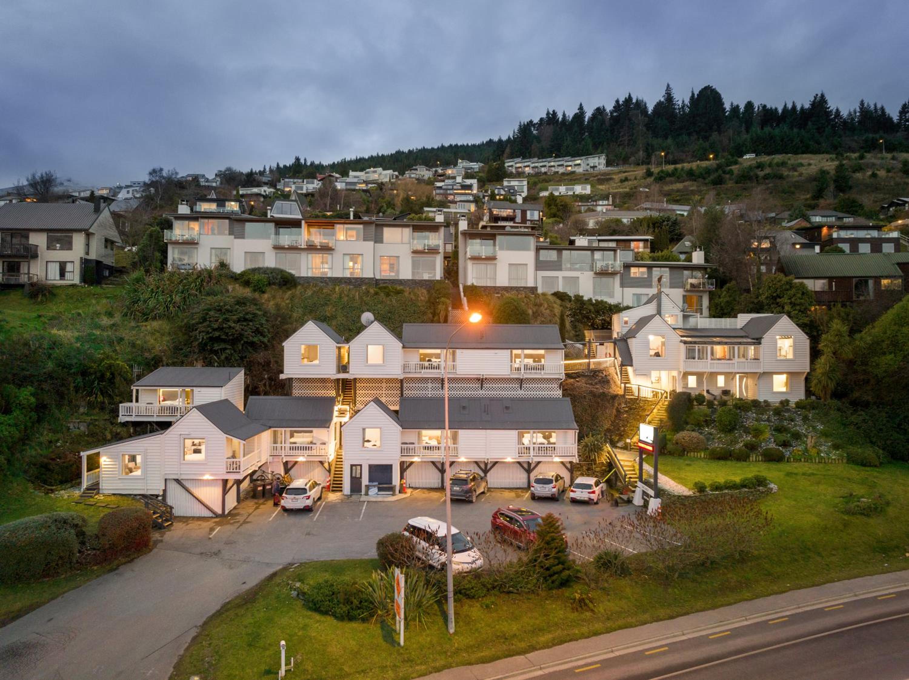 Lakeview Colonial Motel