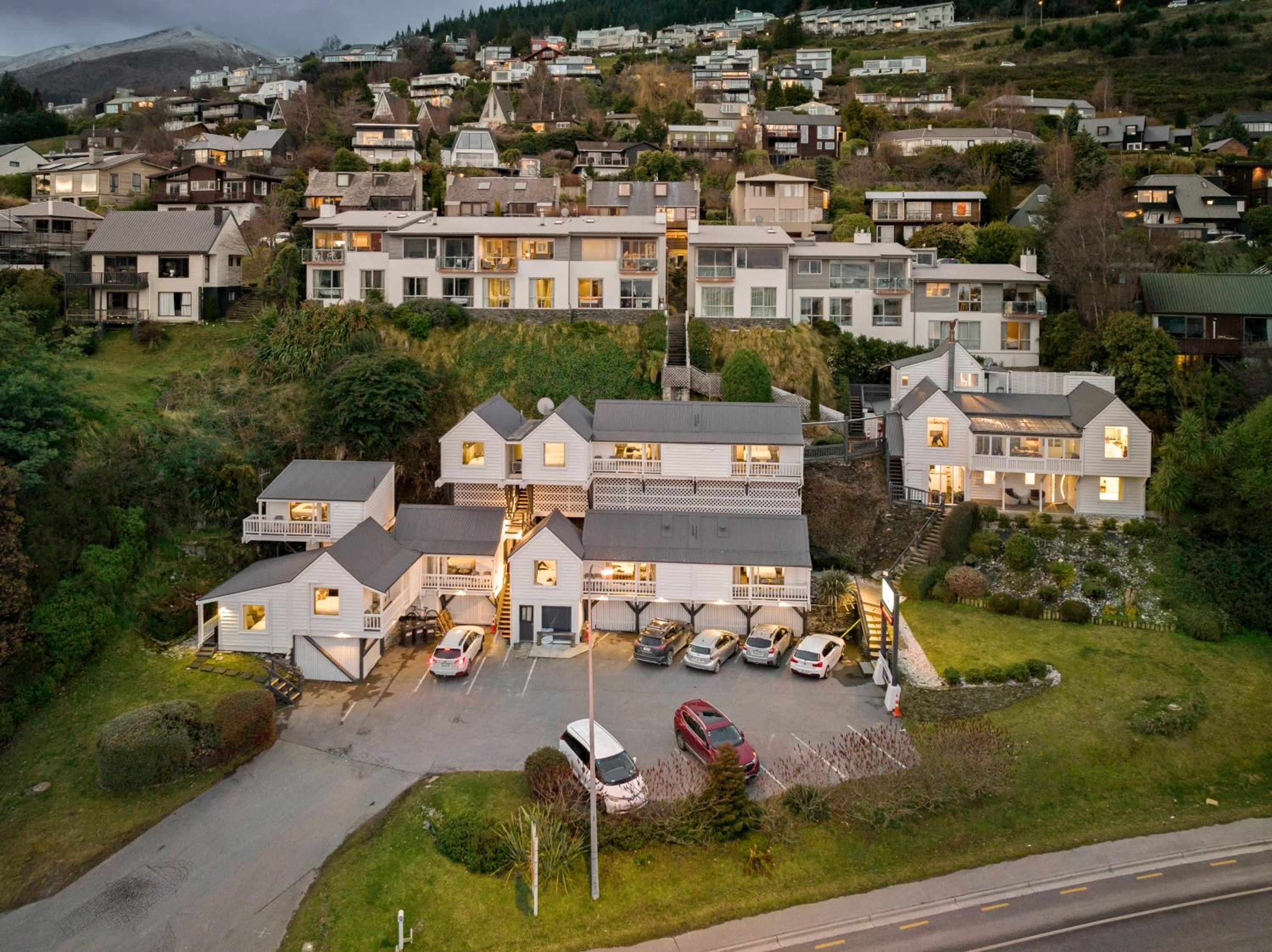 Lakeview Colonial Motel