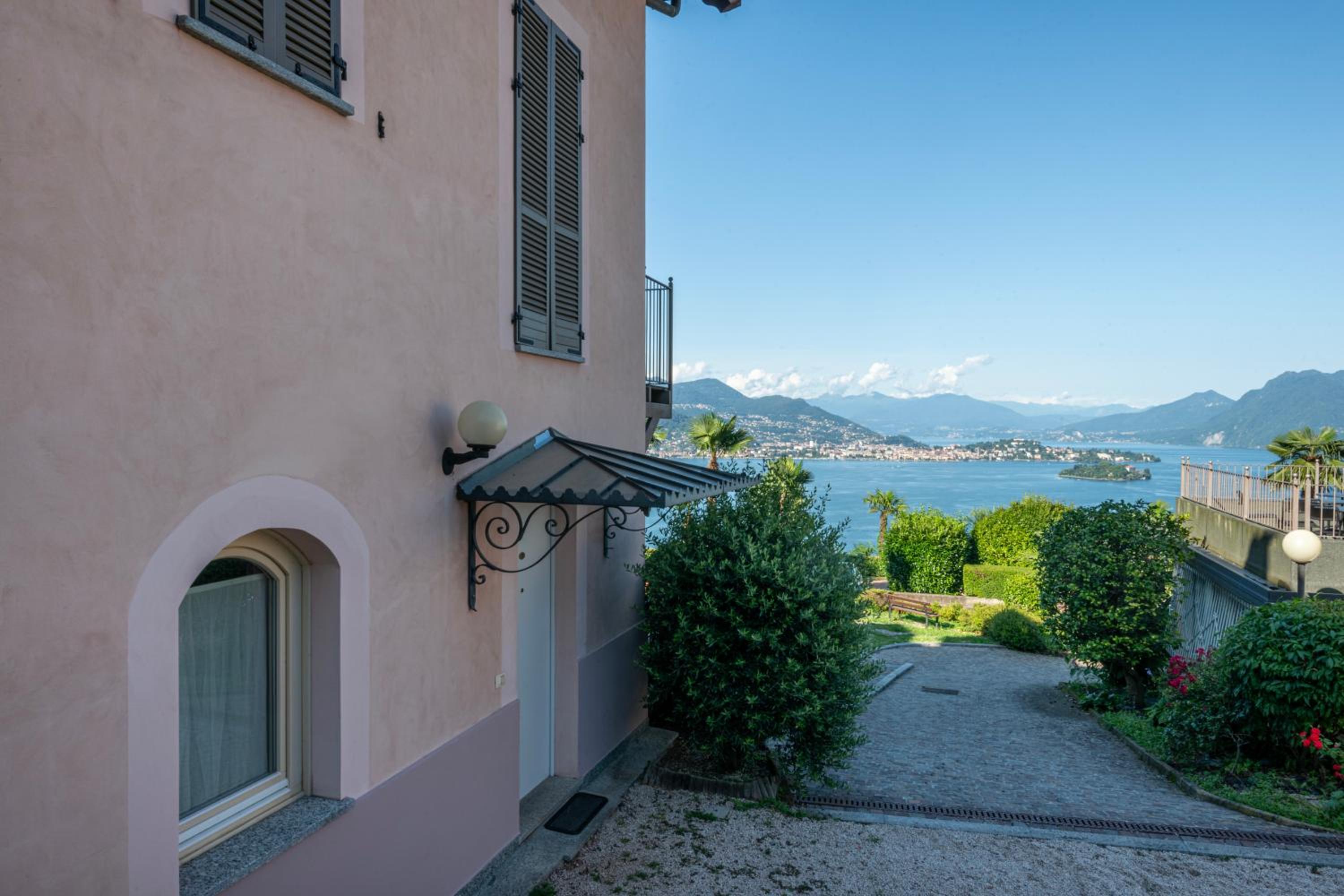 Rossana Apartment Lago Maggiore