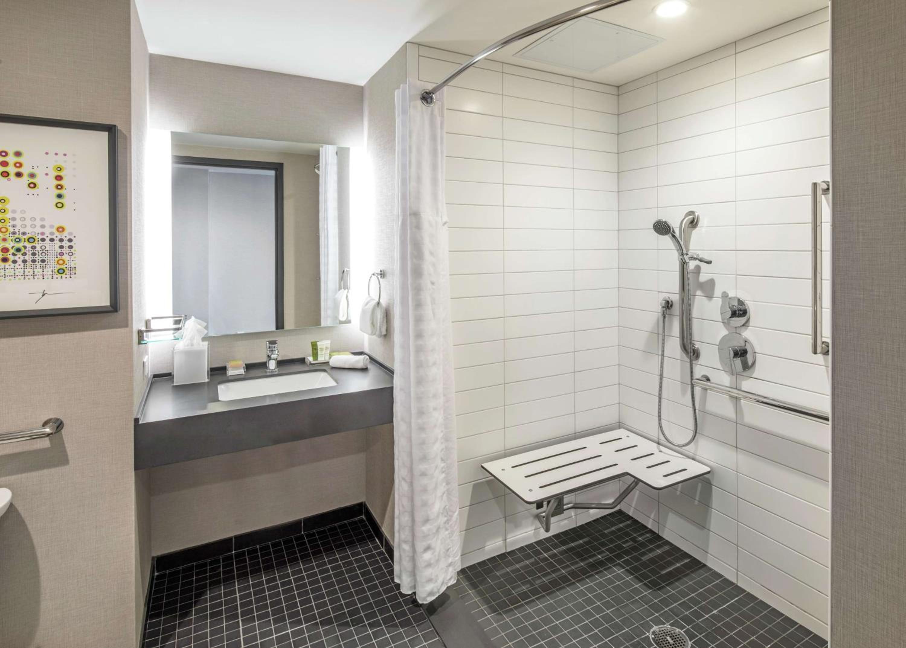 Des Moines Vacations - Hilton Des Moines Downtown - Property Image 4