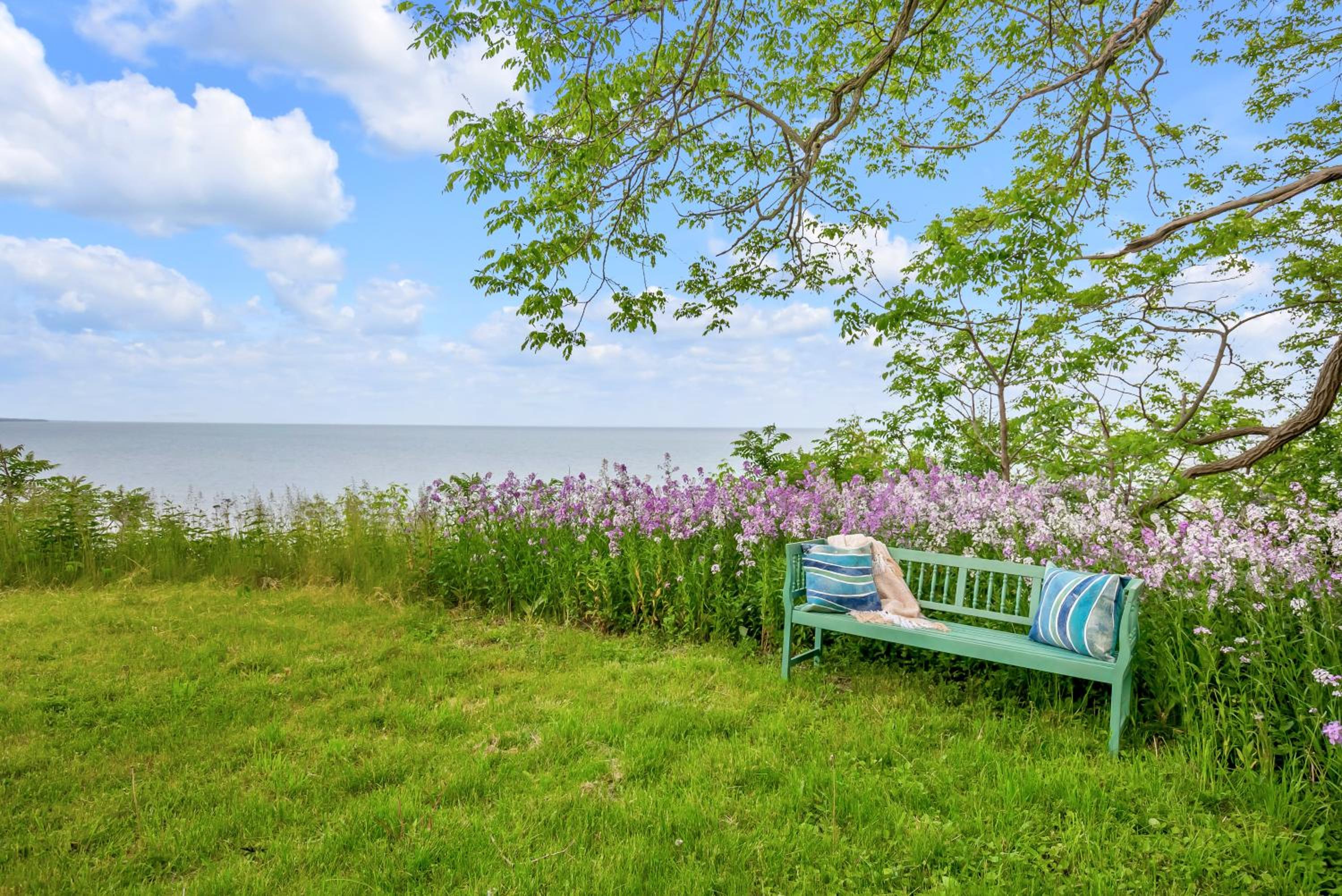 Beautiful Lakeside Haven