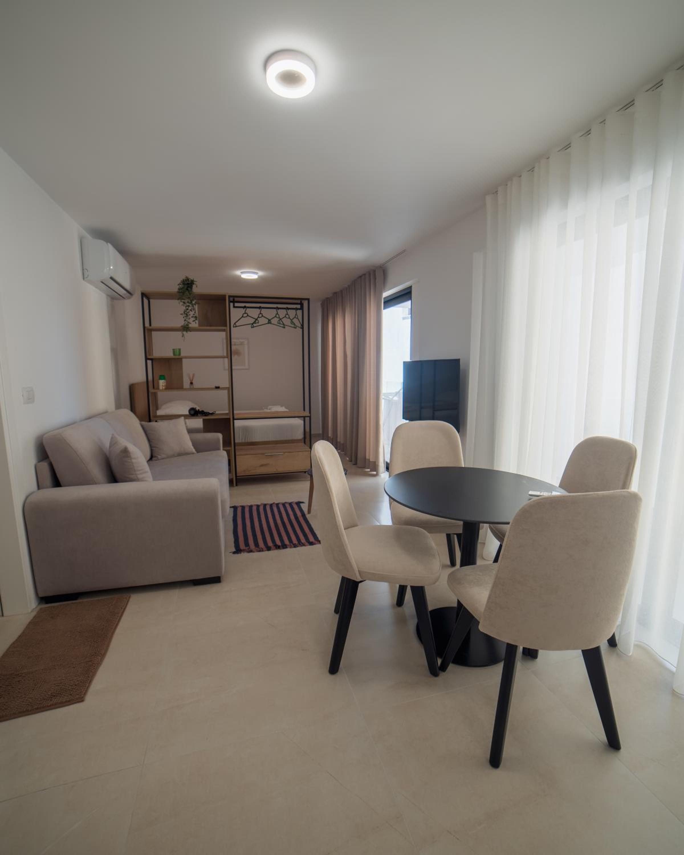 SeA apartments 123