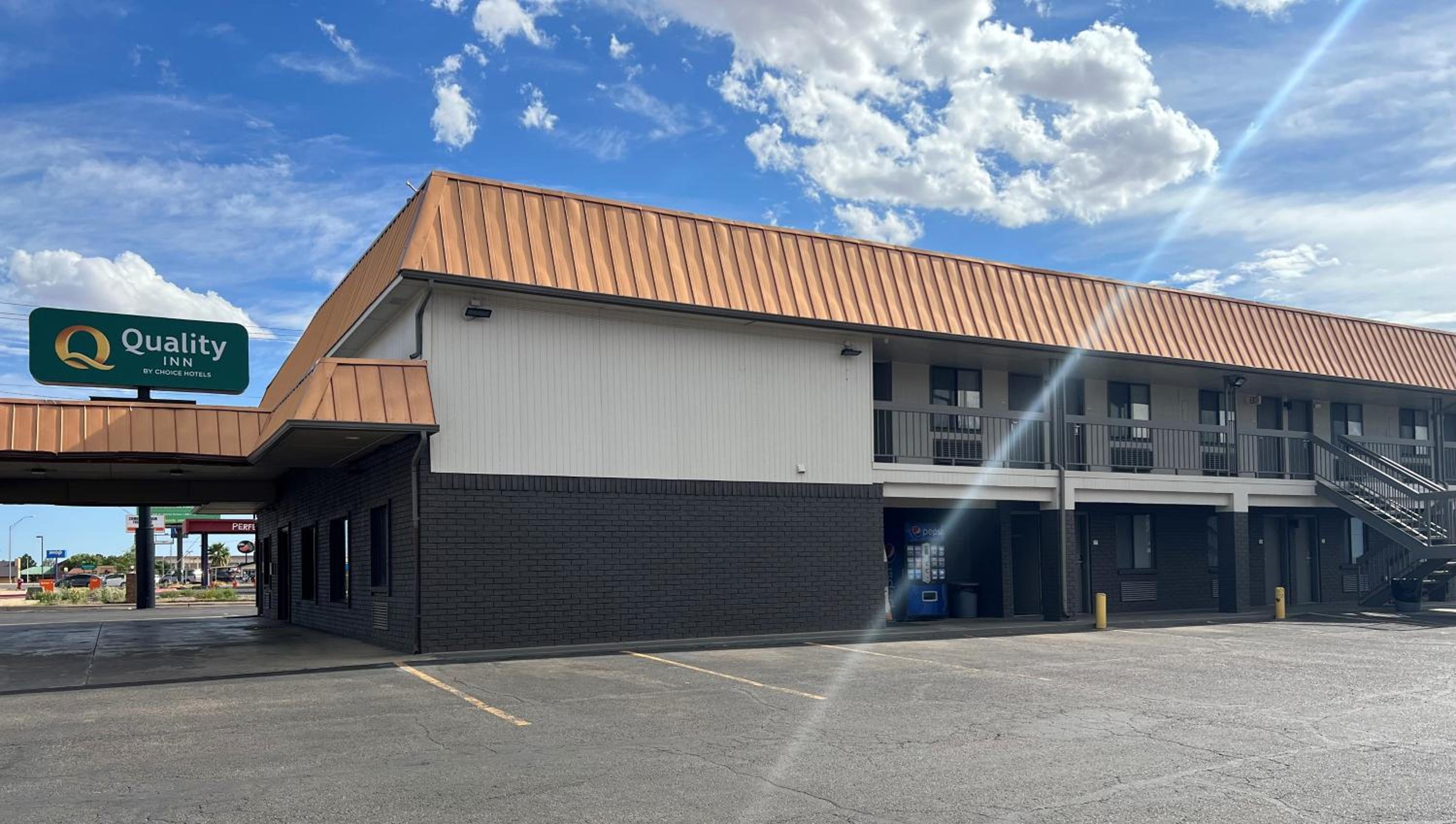 Alamogordo Vacations - Quality Inn  Suites Near White Sands National Park - Property Image 1