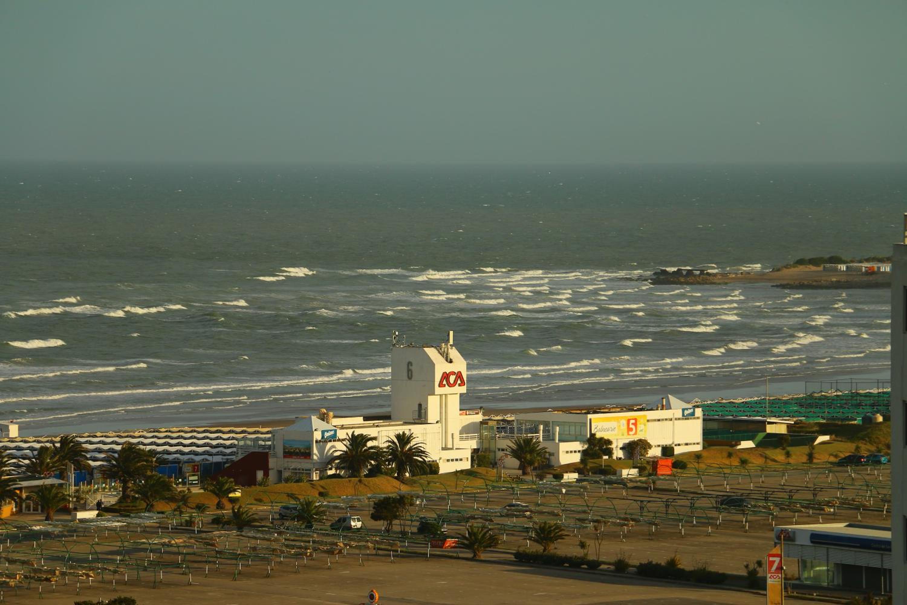 Chula Vista BULNES - Modernos Estudio con vista al mar y cochera en Punta Mogotes