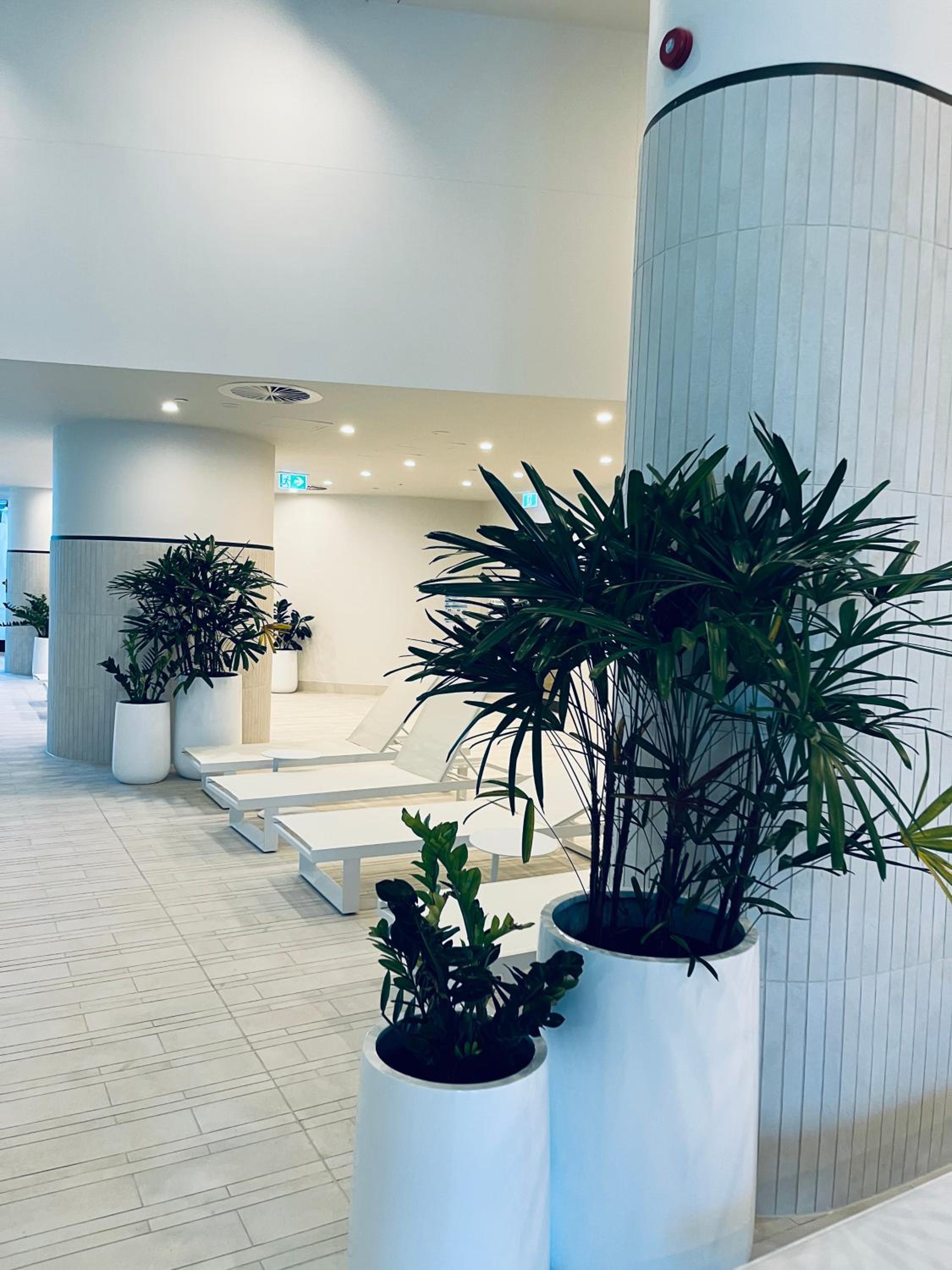 Luxury Indoor Pool, Jacuzzi, Sauna and Steam