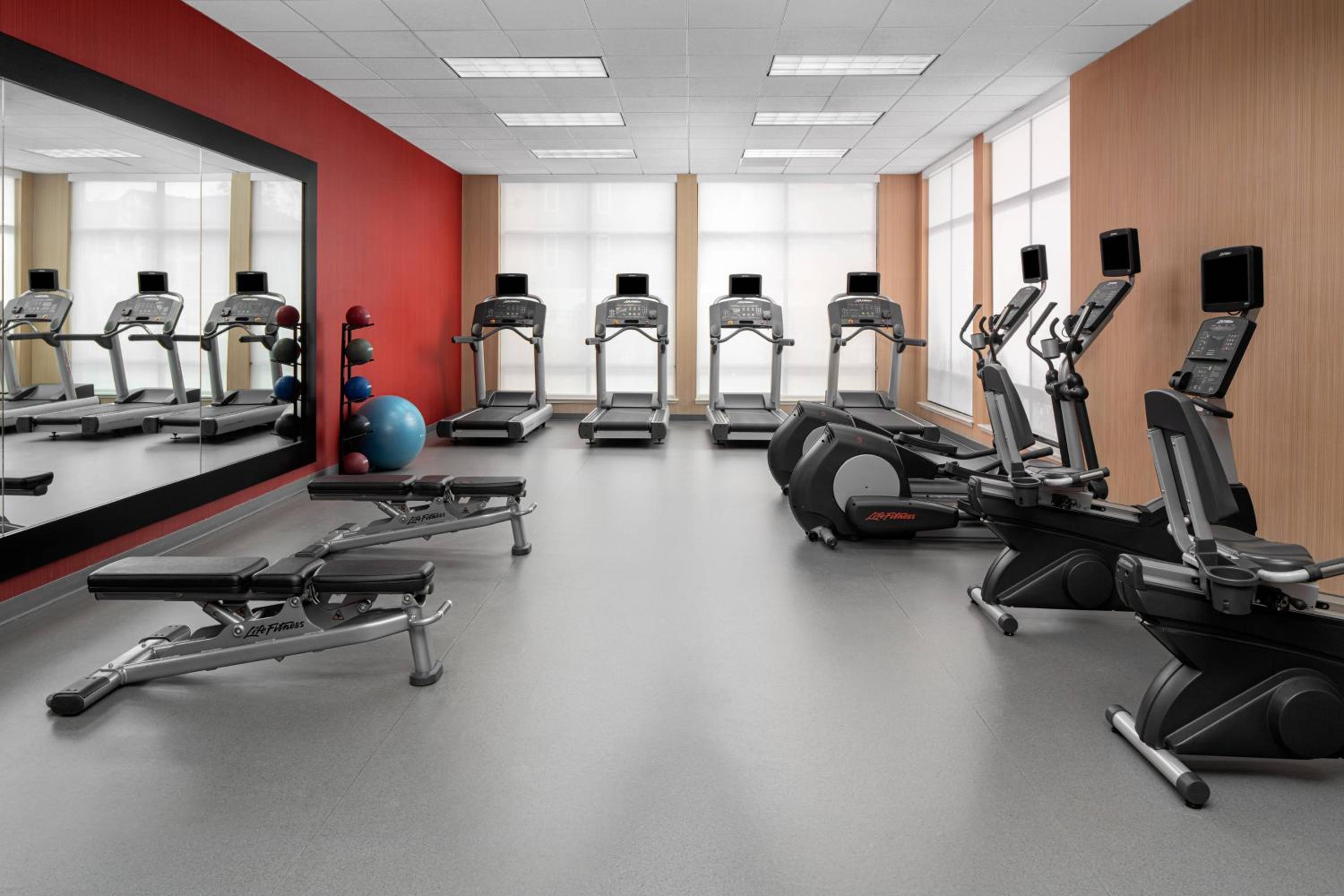 Courtyard By Marriott Houston Kingwood - Property Image 14