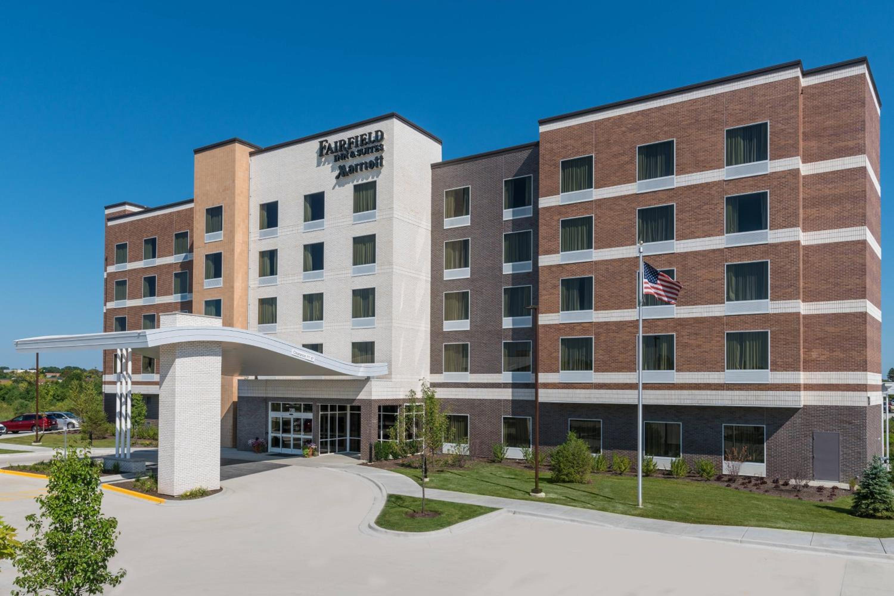 Hotel Fairfield Inn & Suites by Marriott Chicago Schaumburg - Image 1