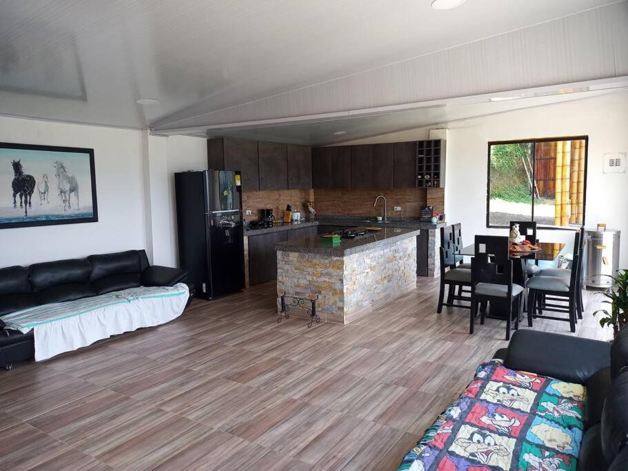 Hermosa casa campestre