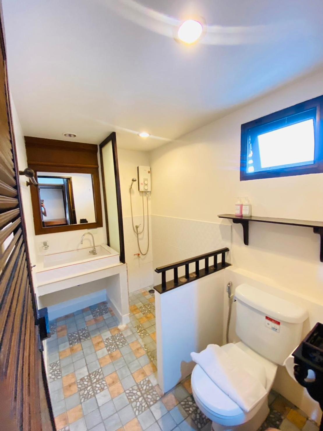 Ban Kong Rao Guesthouse - Quiet Santitham Oasis - Charming Garden & Mountain Views