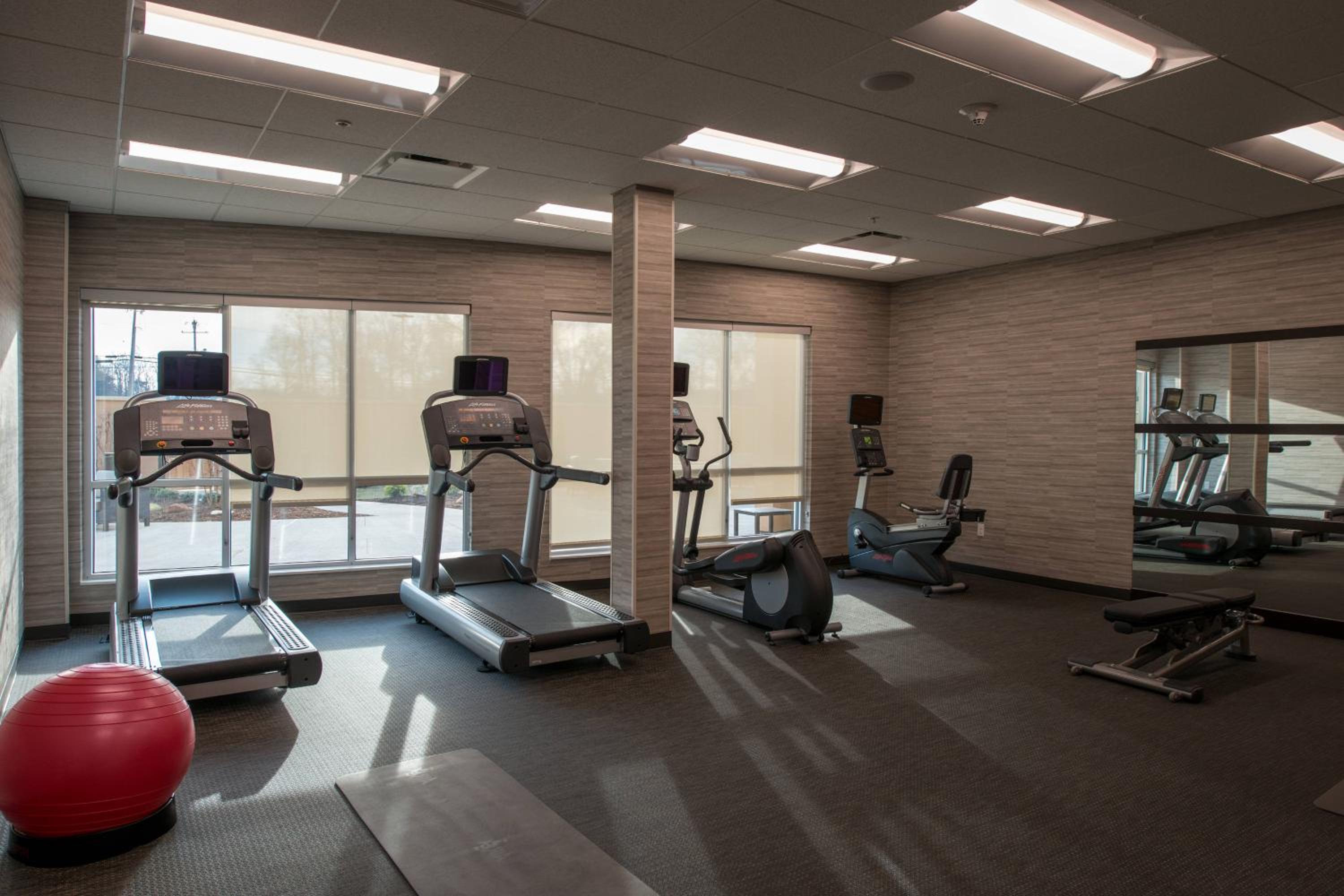 Somerset Vacations - Courtyard by Marriott Somerset - Property Image 2