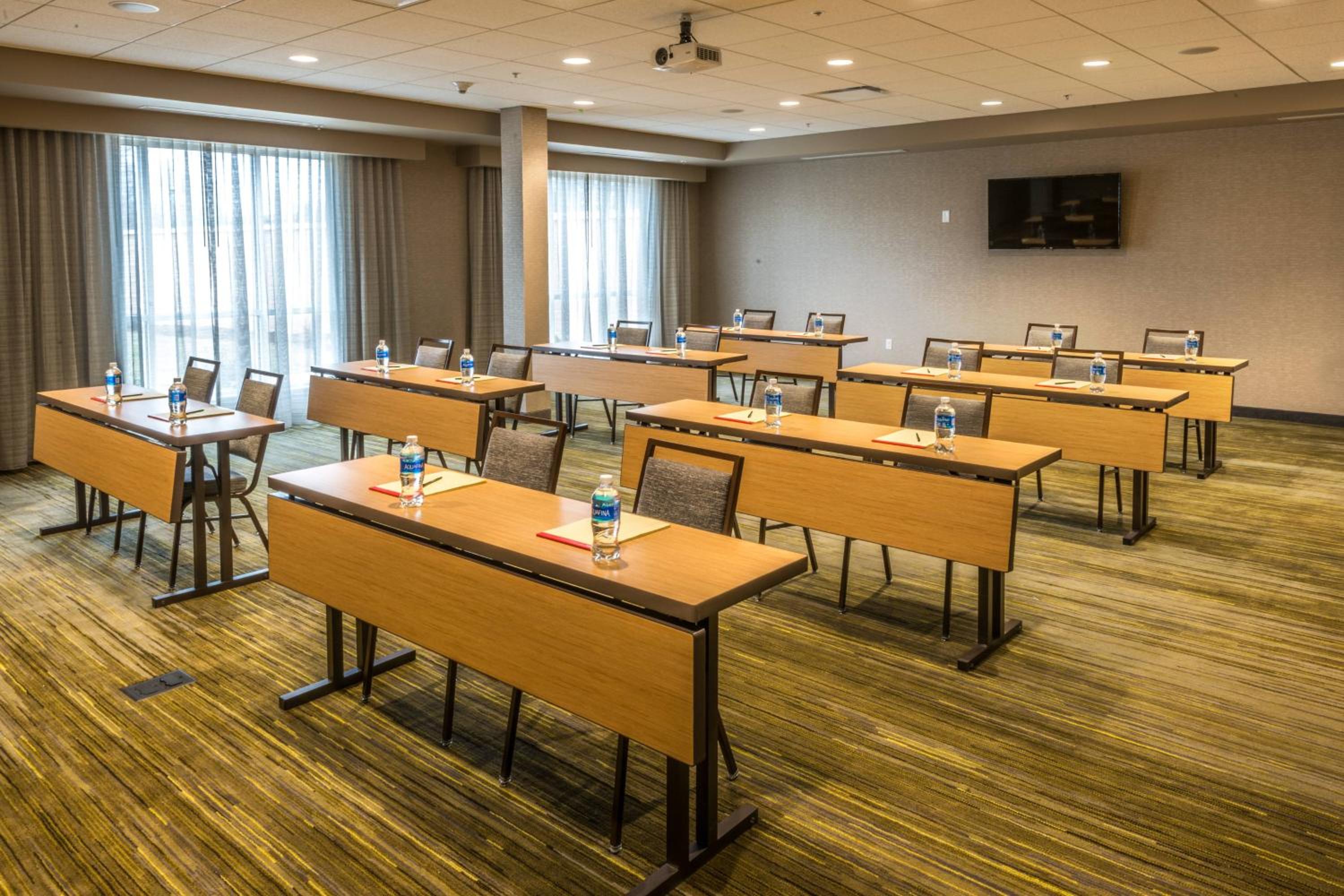 Somerset Vacations - Courtyard by Marriott Somerset - Property Image 2