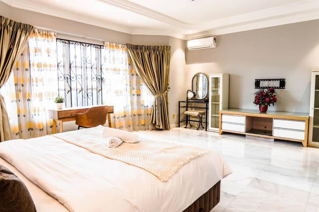 Wangsa Maju Luxury Villa with Private Pool-12pax