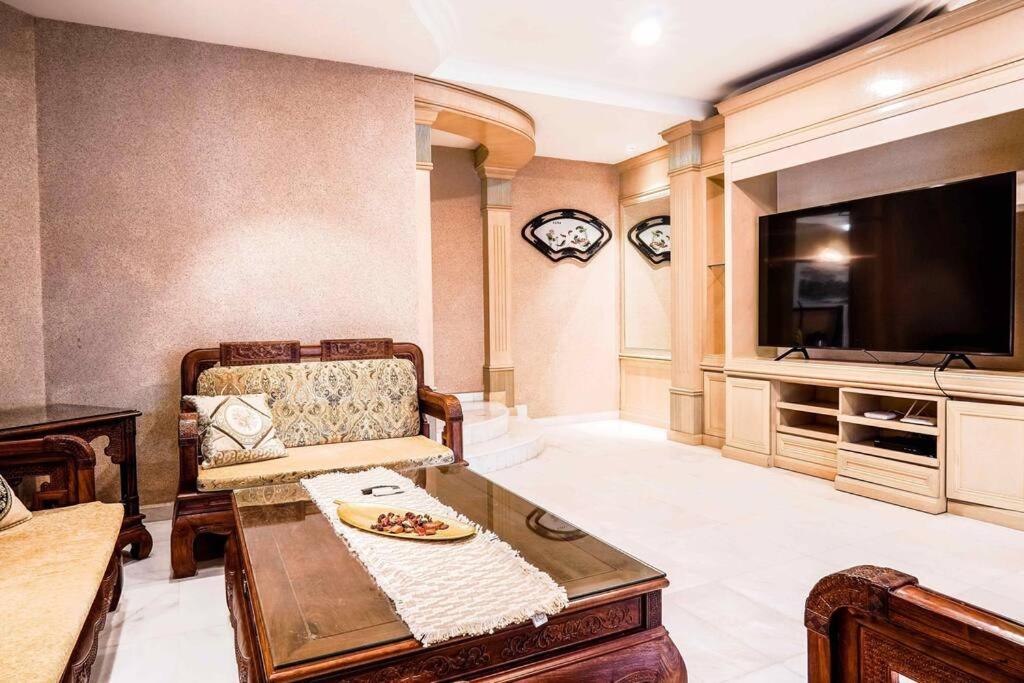 Wangsa Maju Luxury Villa with Private Pool-12pax
