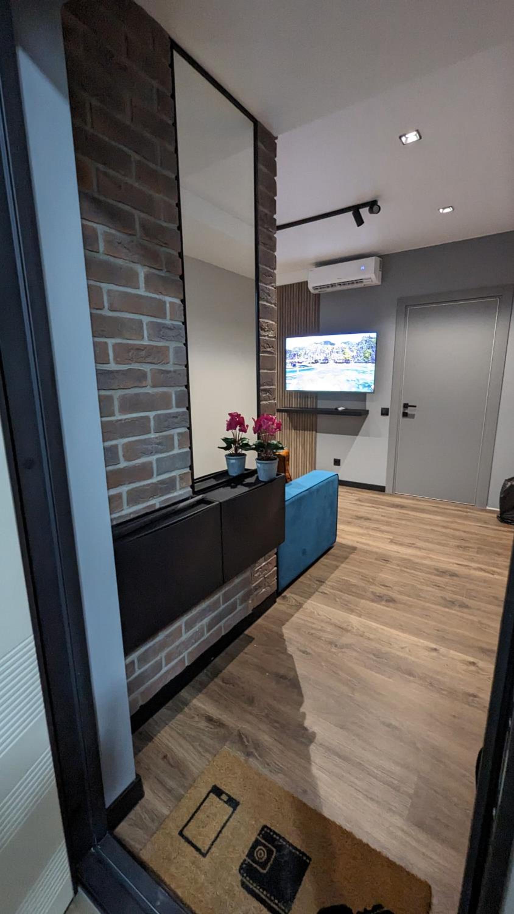 AVENUE APARTMENTS