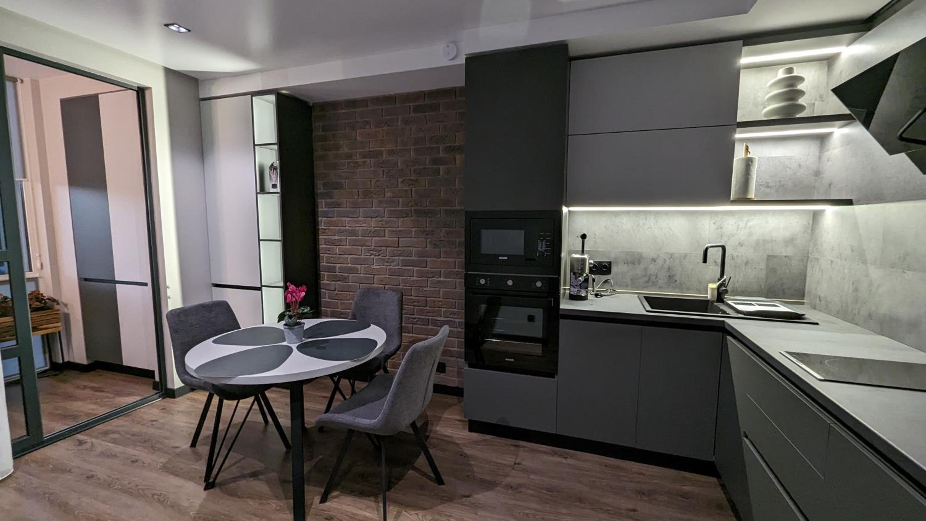AVENUE APARTMENTS