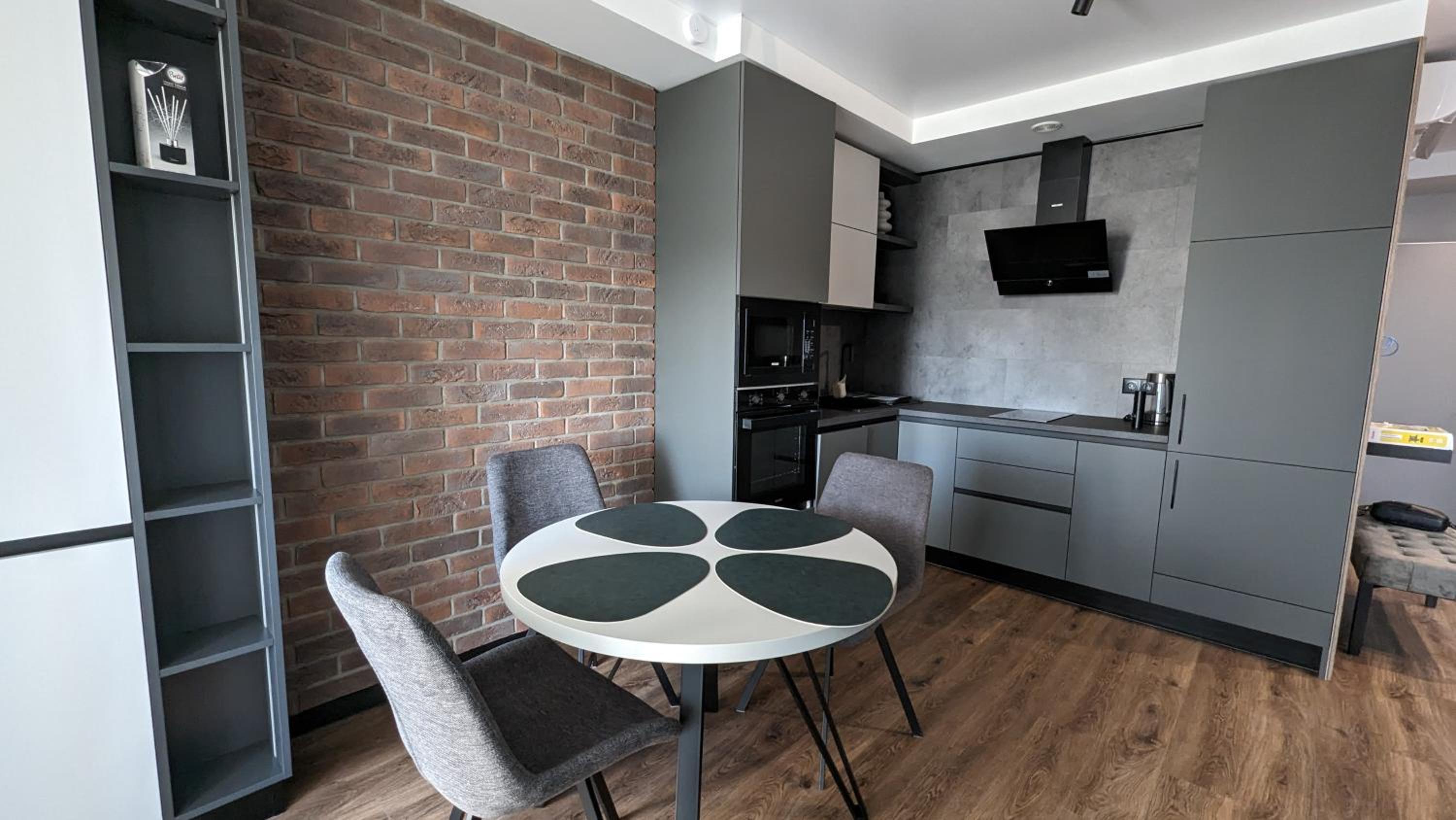 AVENUE APARTMENTS