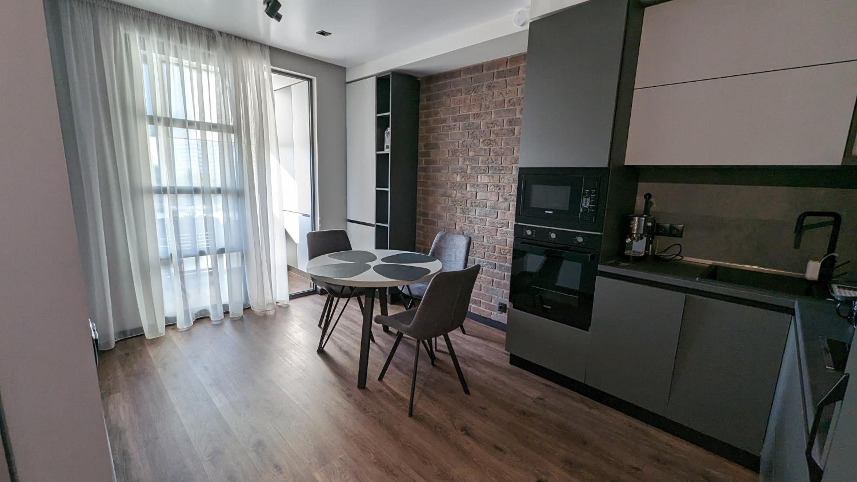 AVENUE APARTMENTS