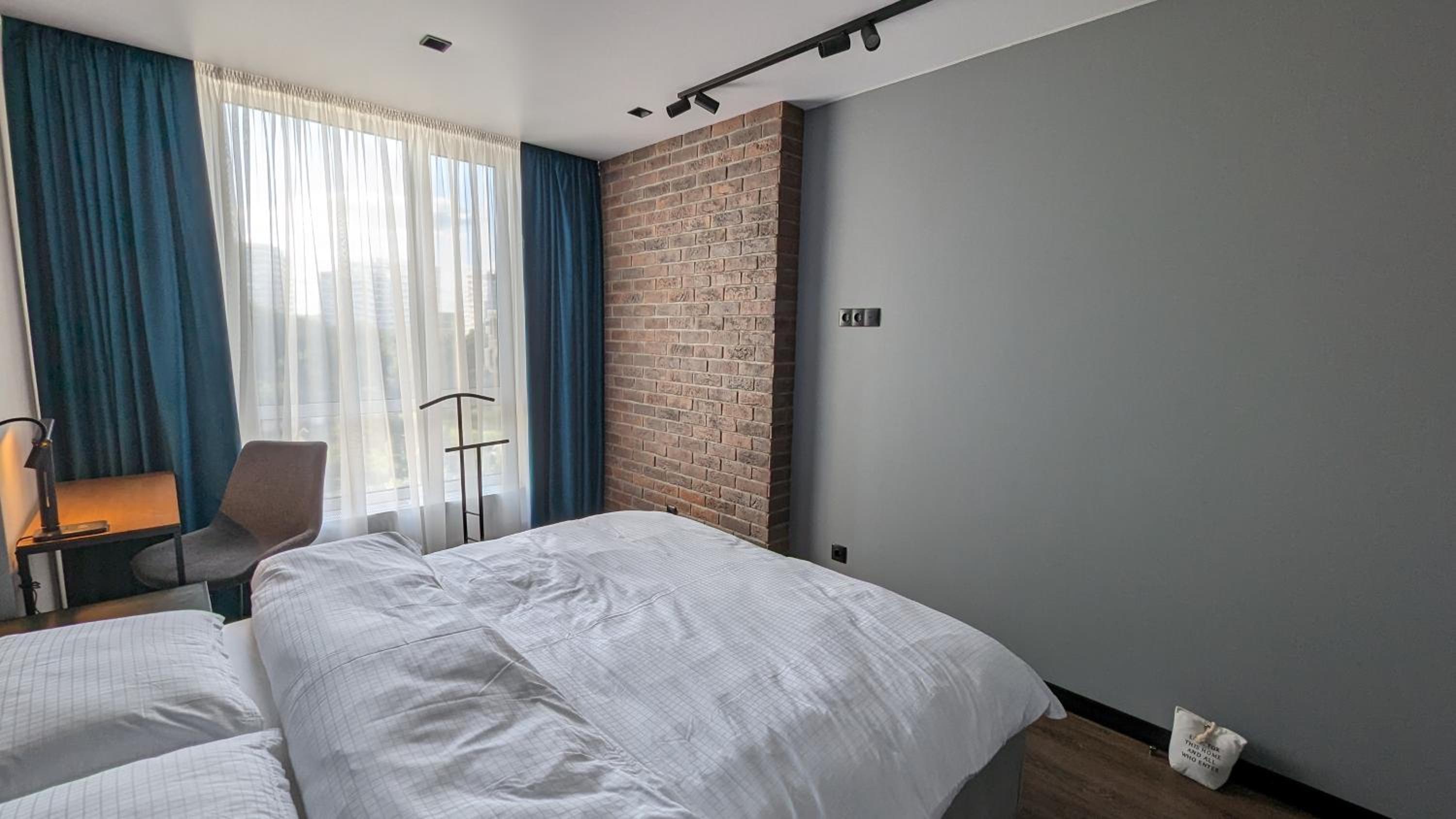 AVENUE APARTMENTS