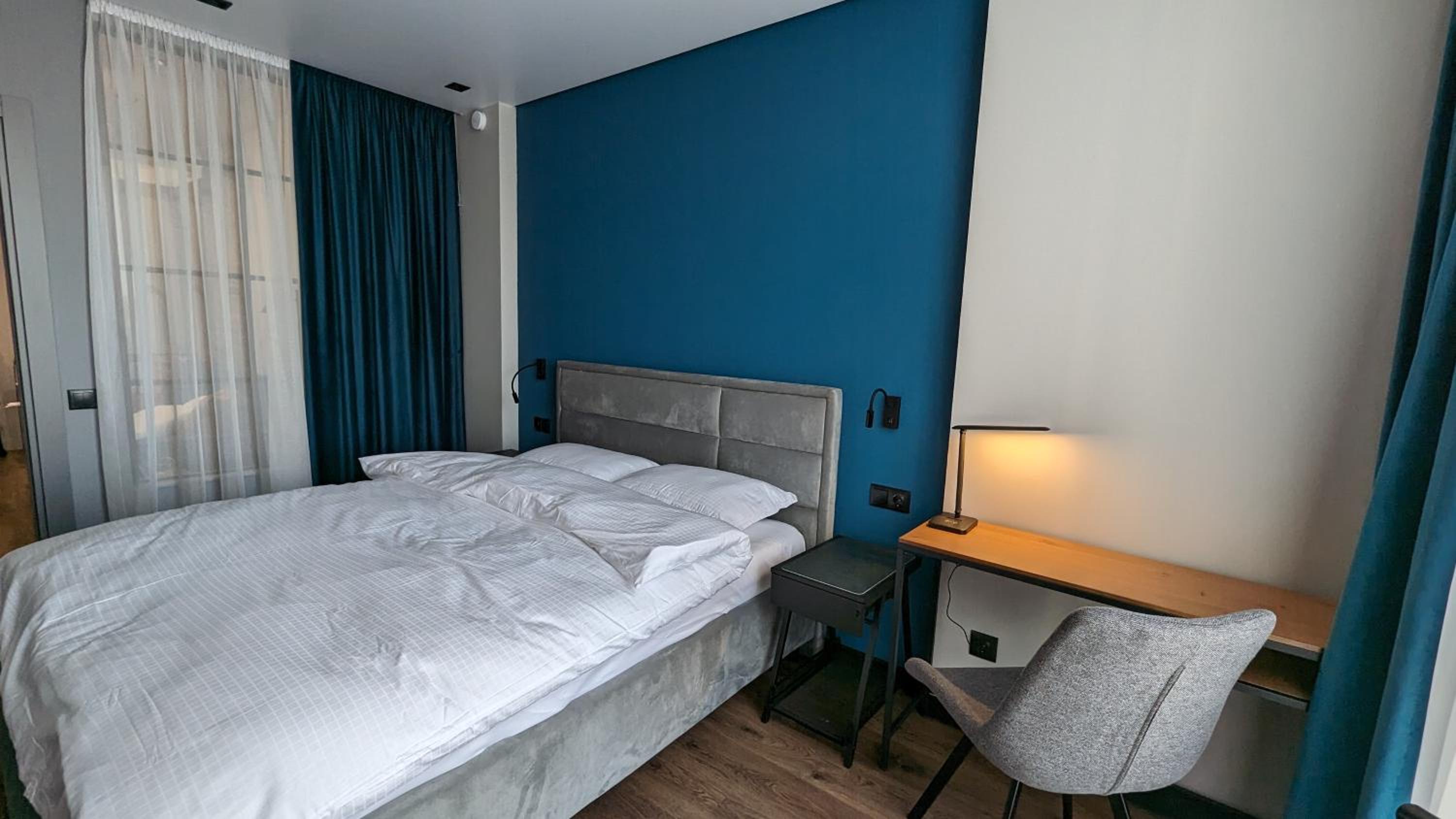 AVENUE APARTMENTS