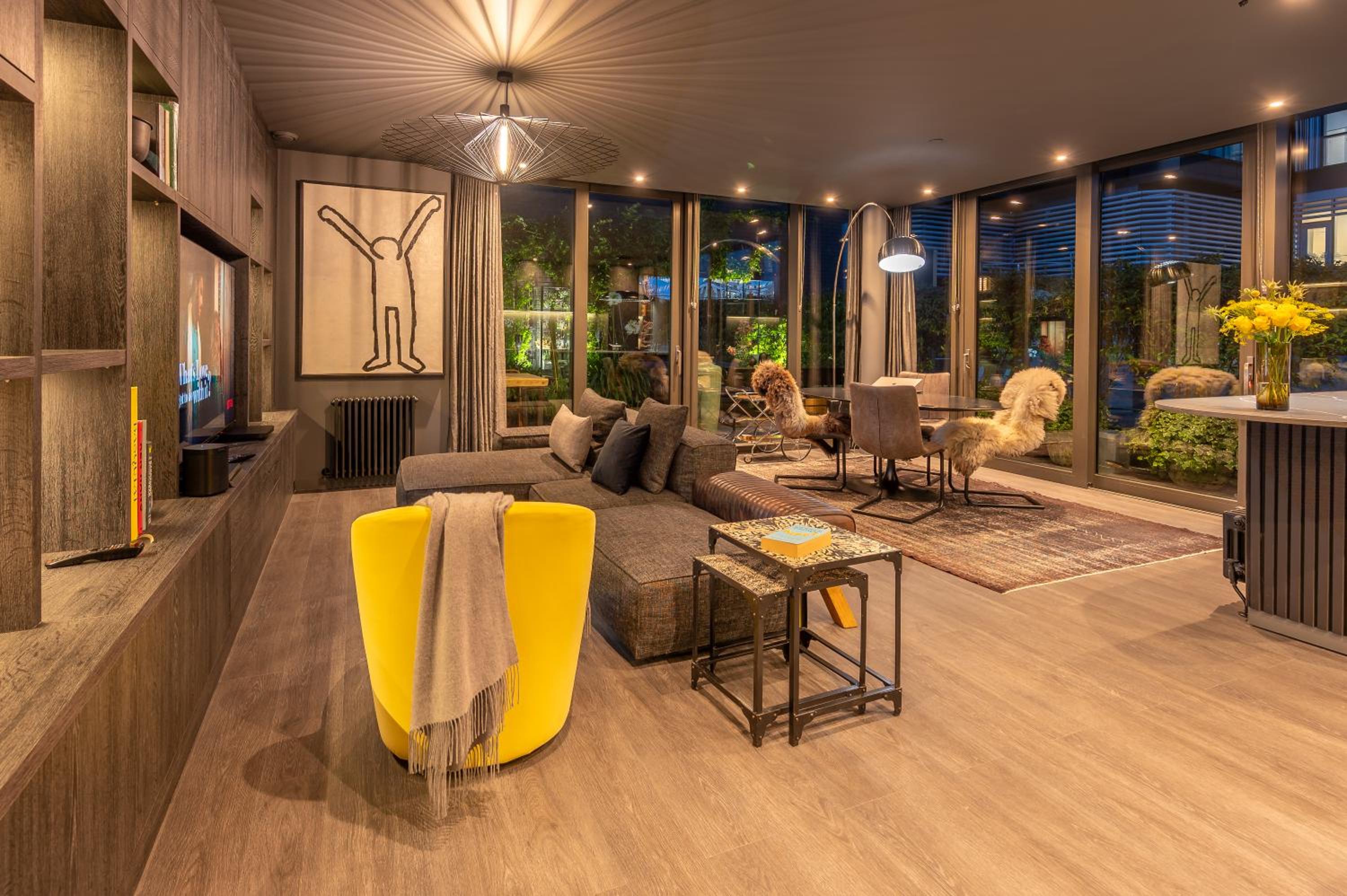 Luxurious Penthouse, Expansive Wrap-Around Terrace