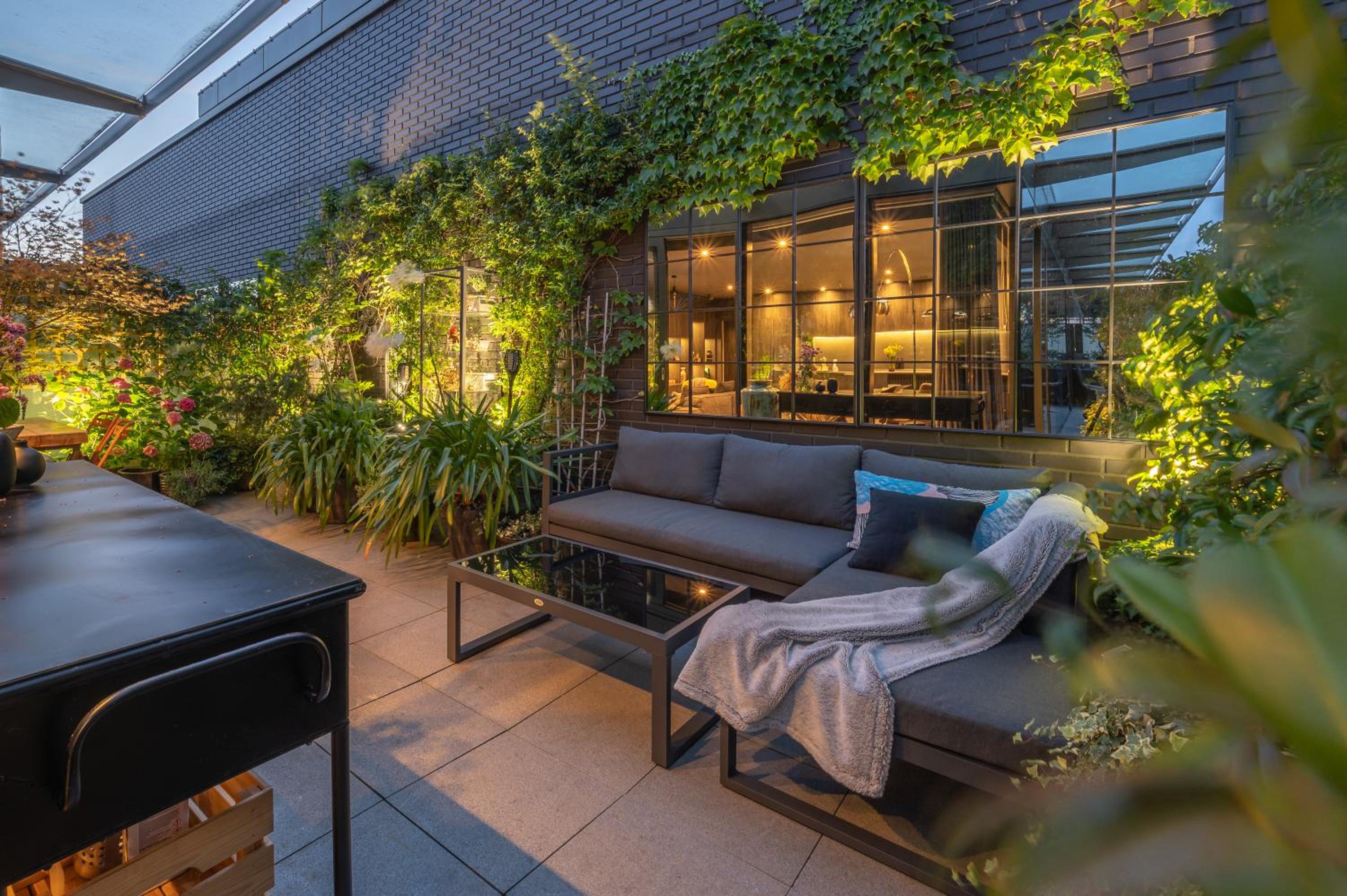 Luxurious Penthouse, Expansive Wrap-Around Terrace