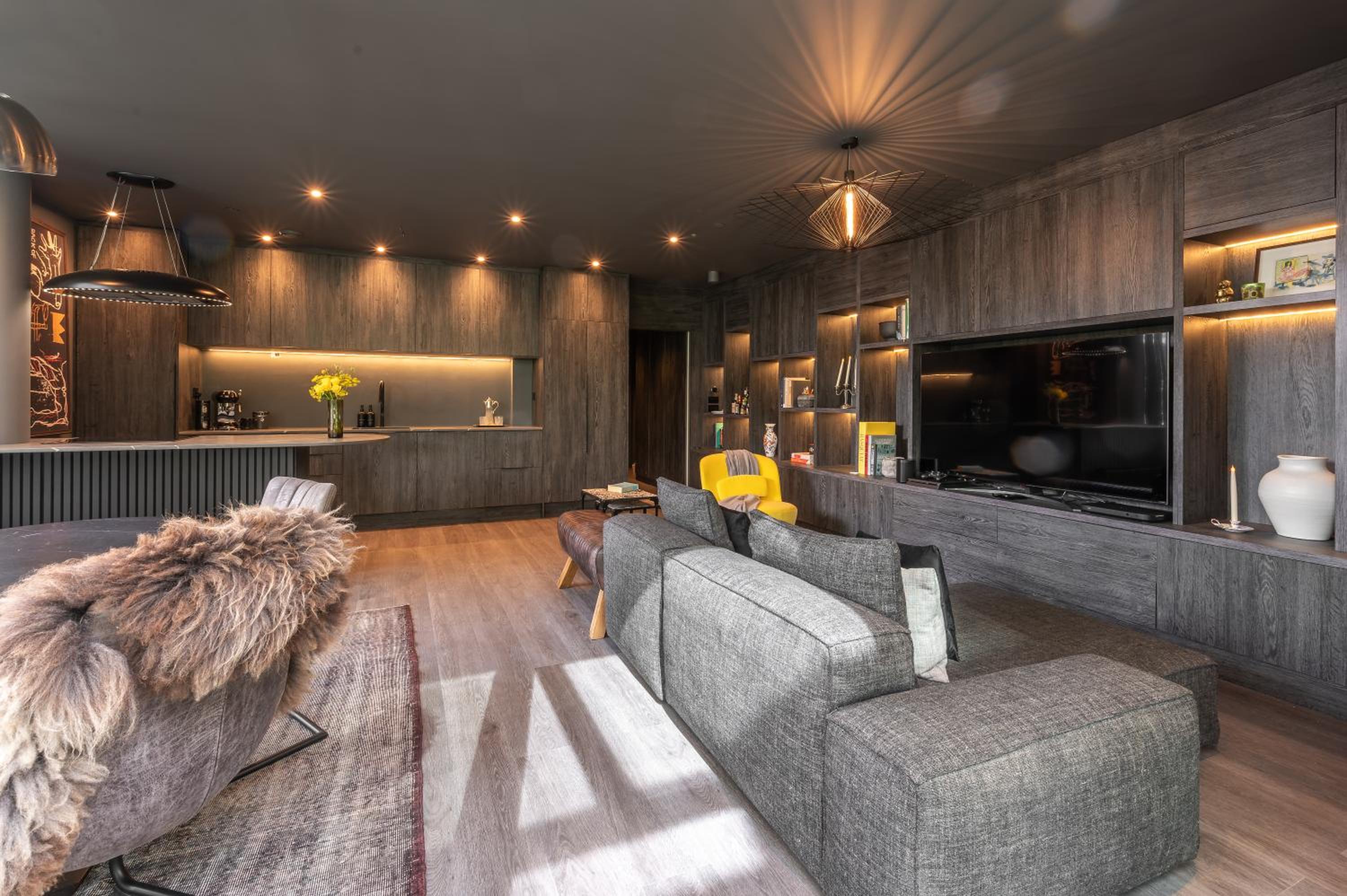 Luxurious Penthouse, Expansive Wrap-Around Terrace