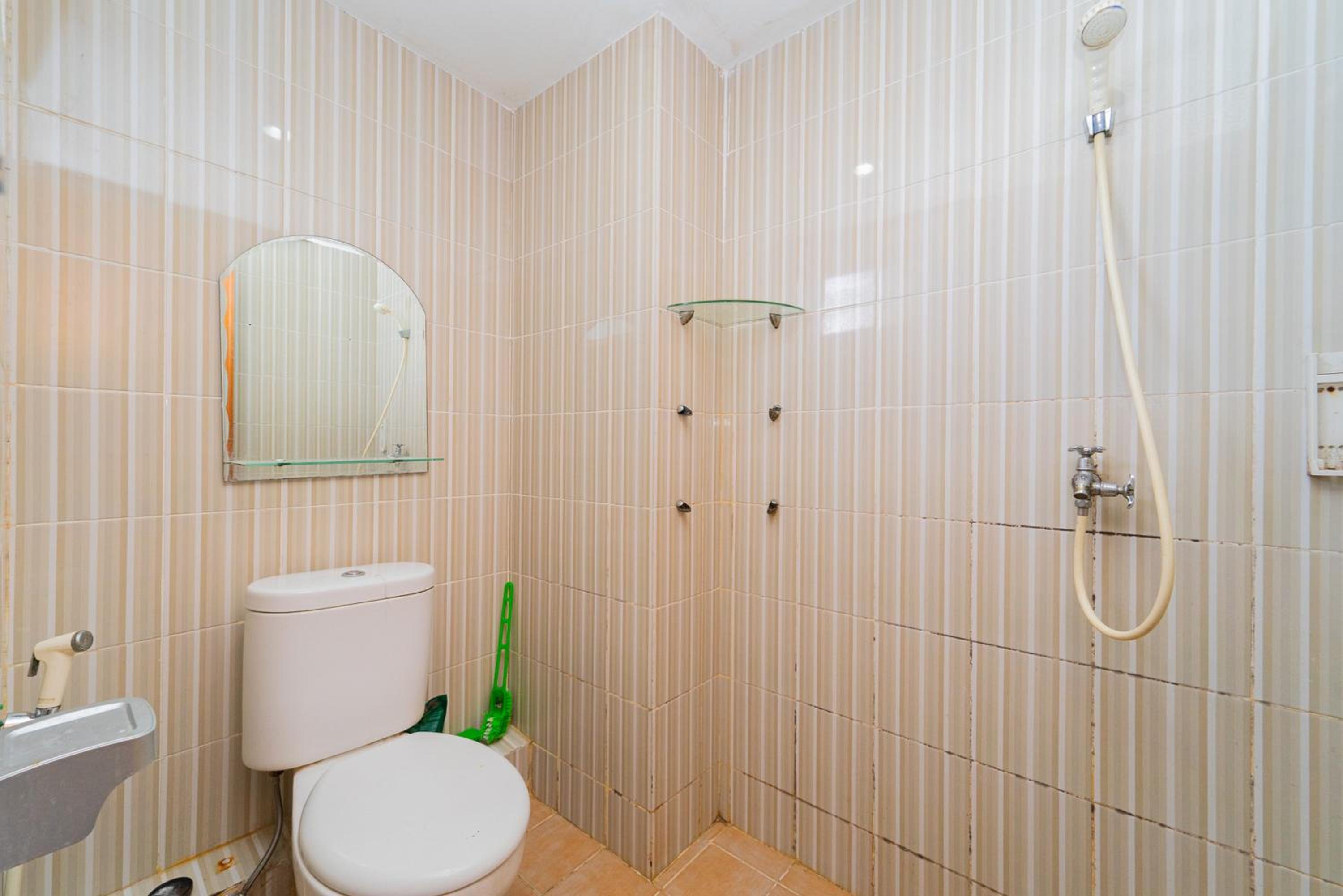 RedLiving Apartemen Cinere Resort - Gold Room