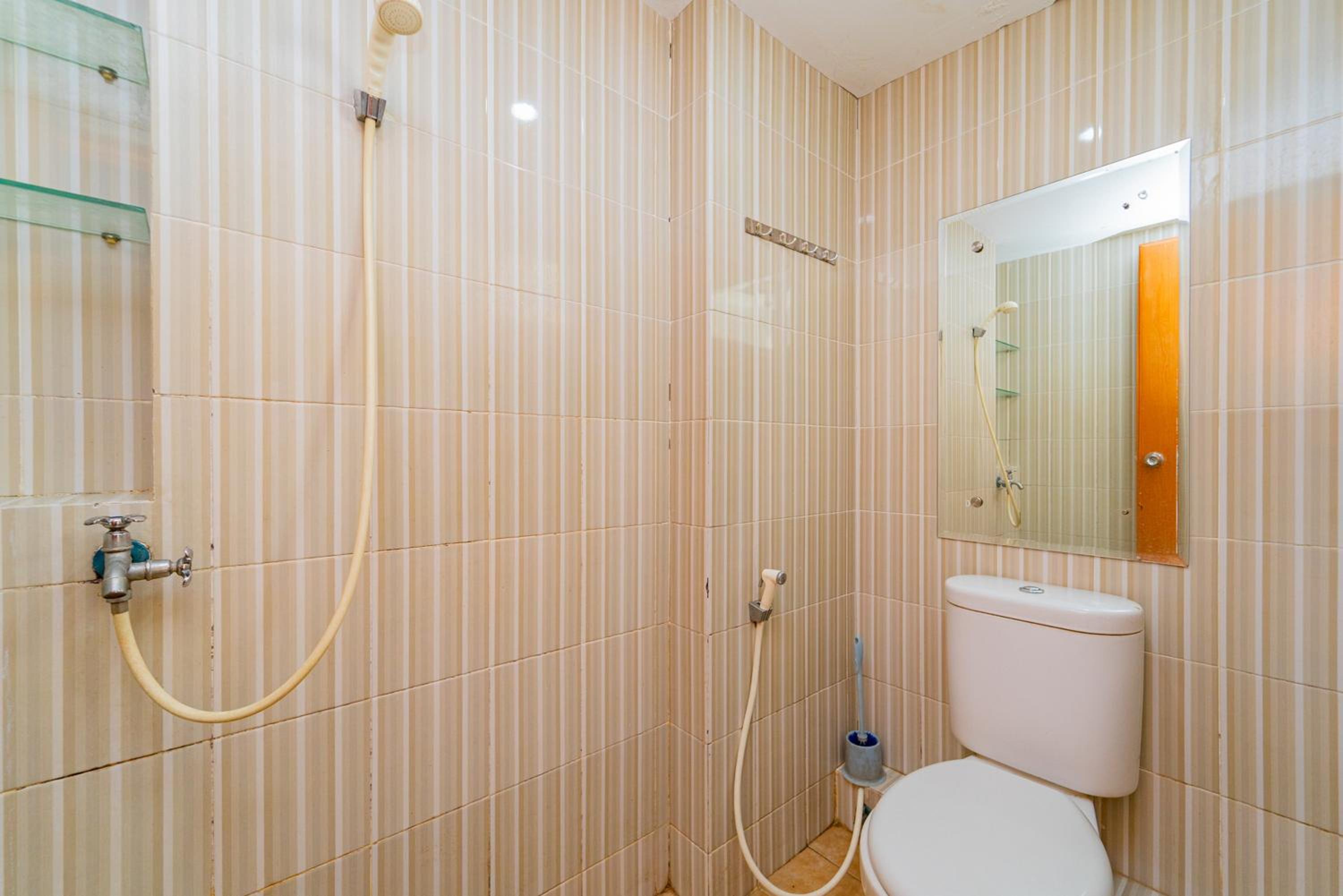 RedLiving Apartemen Cinere Resort - Gold Room
