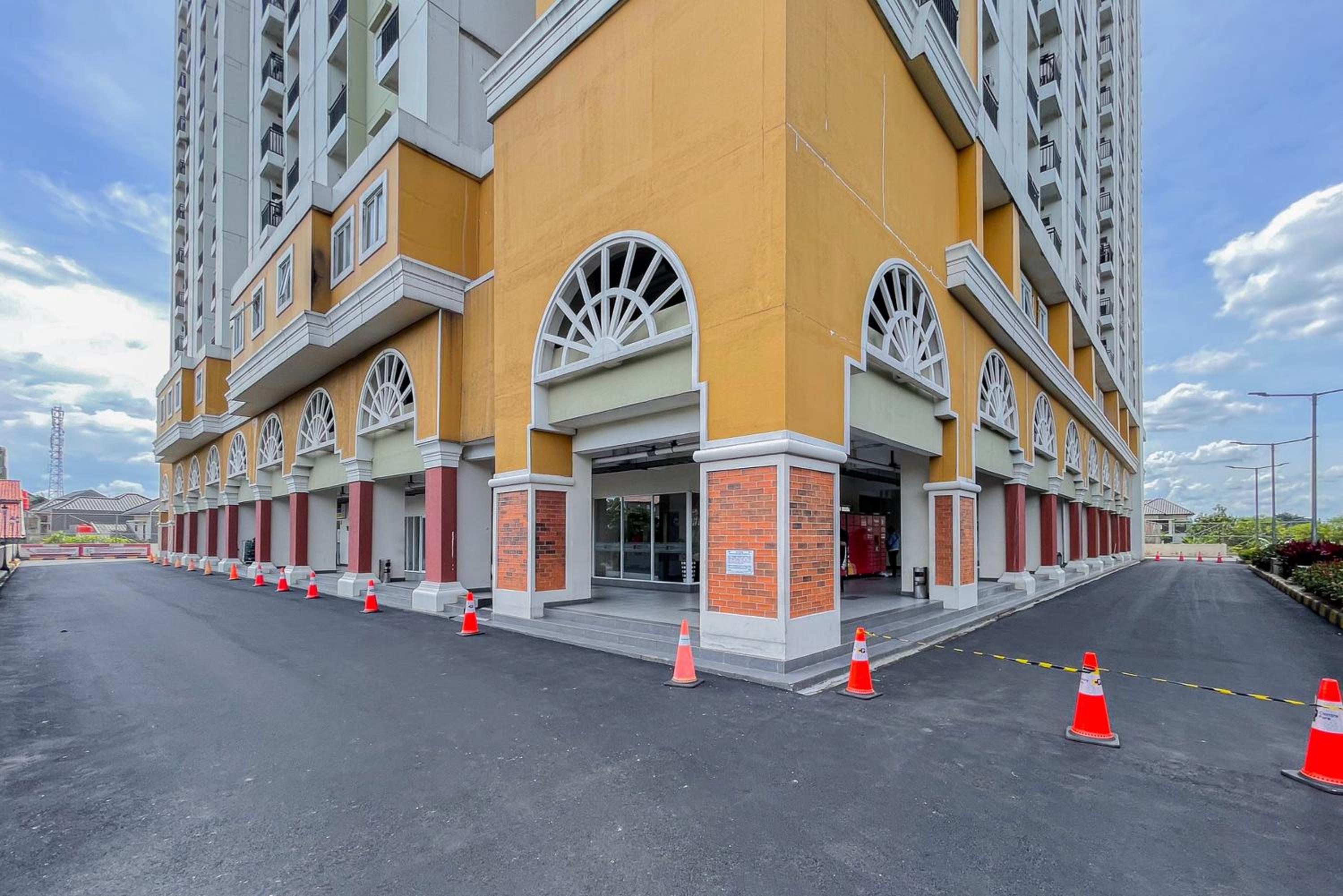 RedLiving Apartemen Cinere Resort - Gold Room